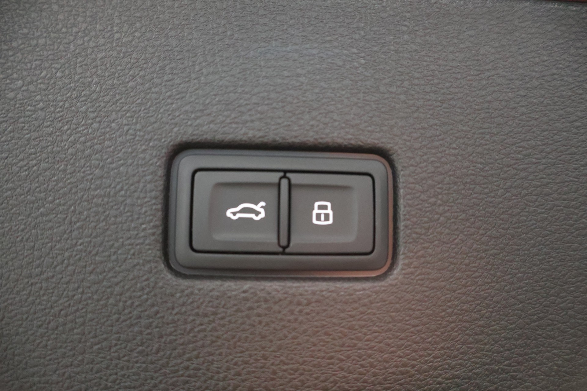 AUDI Q8 55 TFSI e quattro PHEV tiptronic-image-22