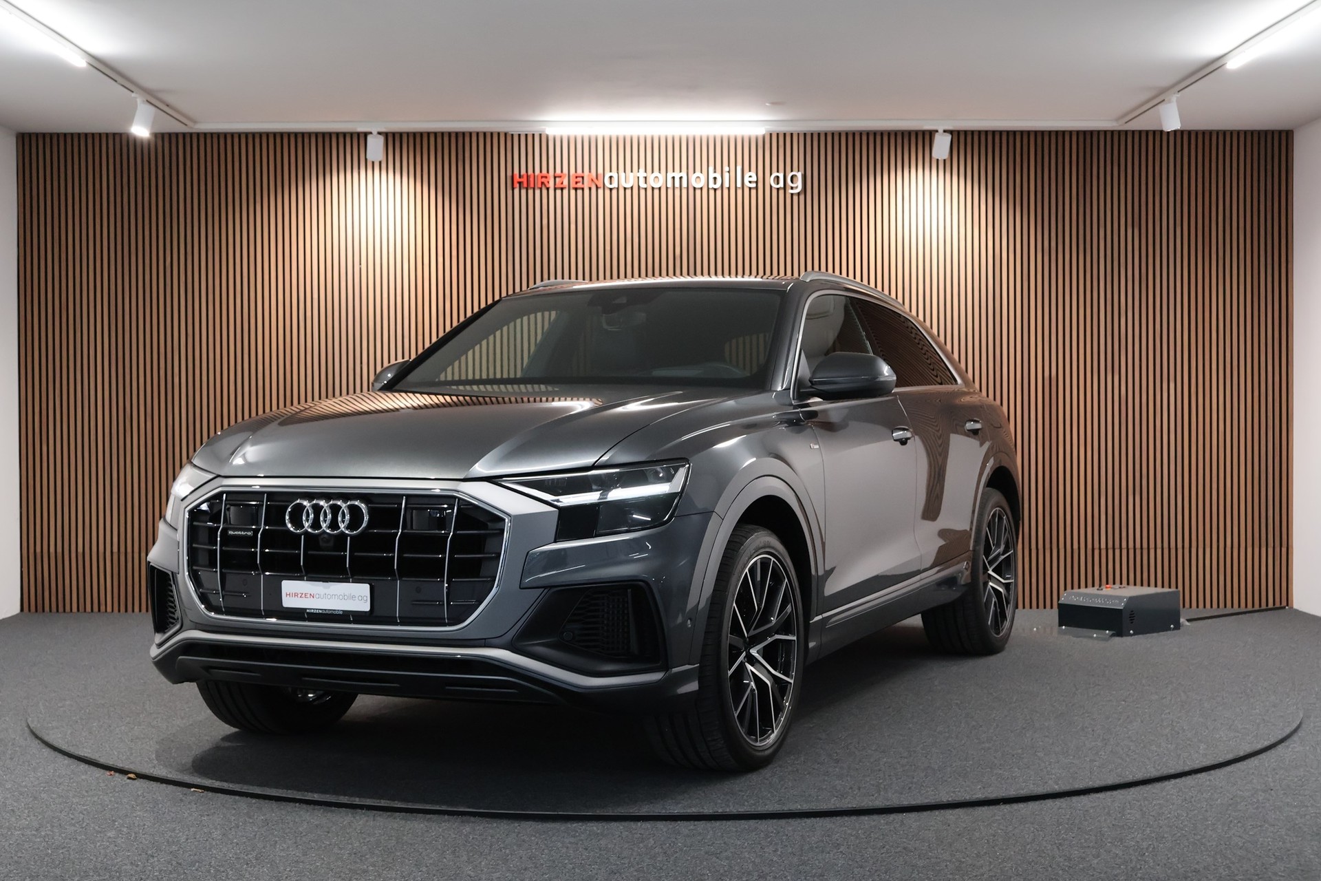 AUDI Q8 55 TFSI e quattro PHEV tiptronic-image-0