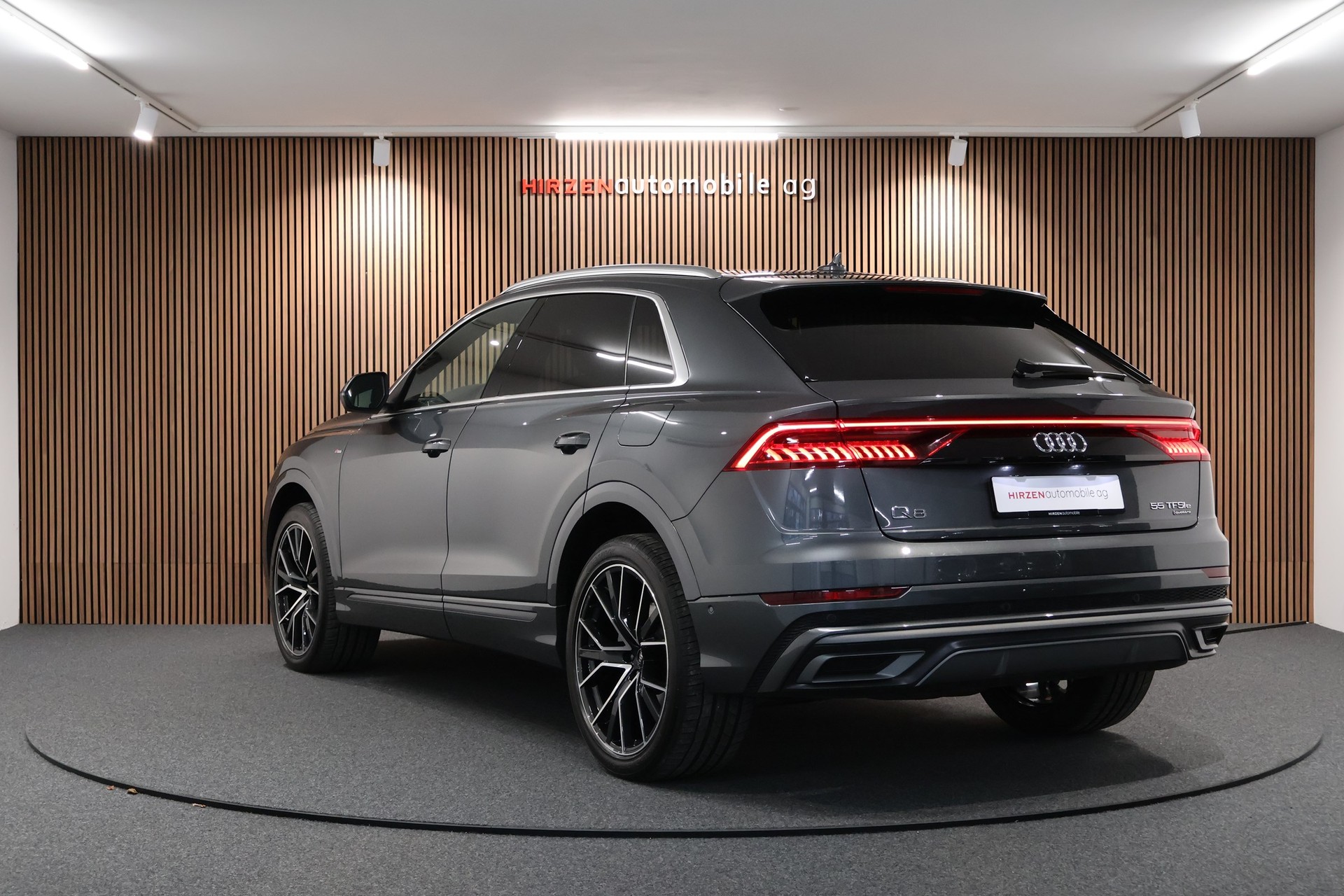 AUDI Q8 55 TFSI e quattro PHEV tiptronic-image-2