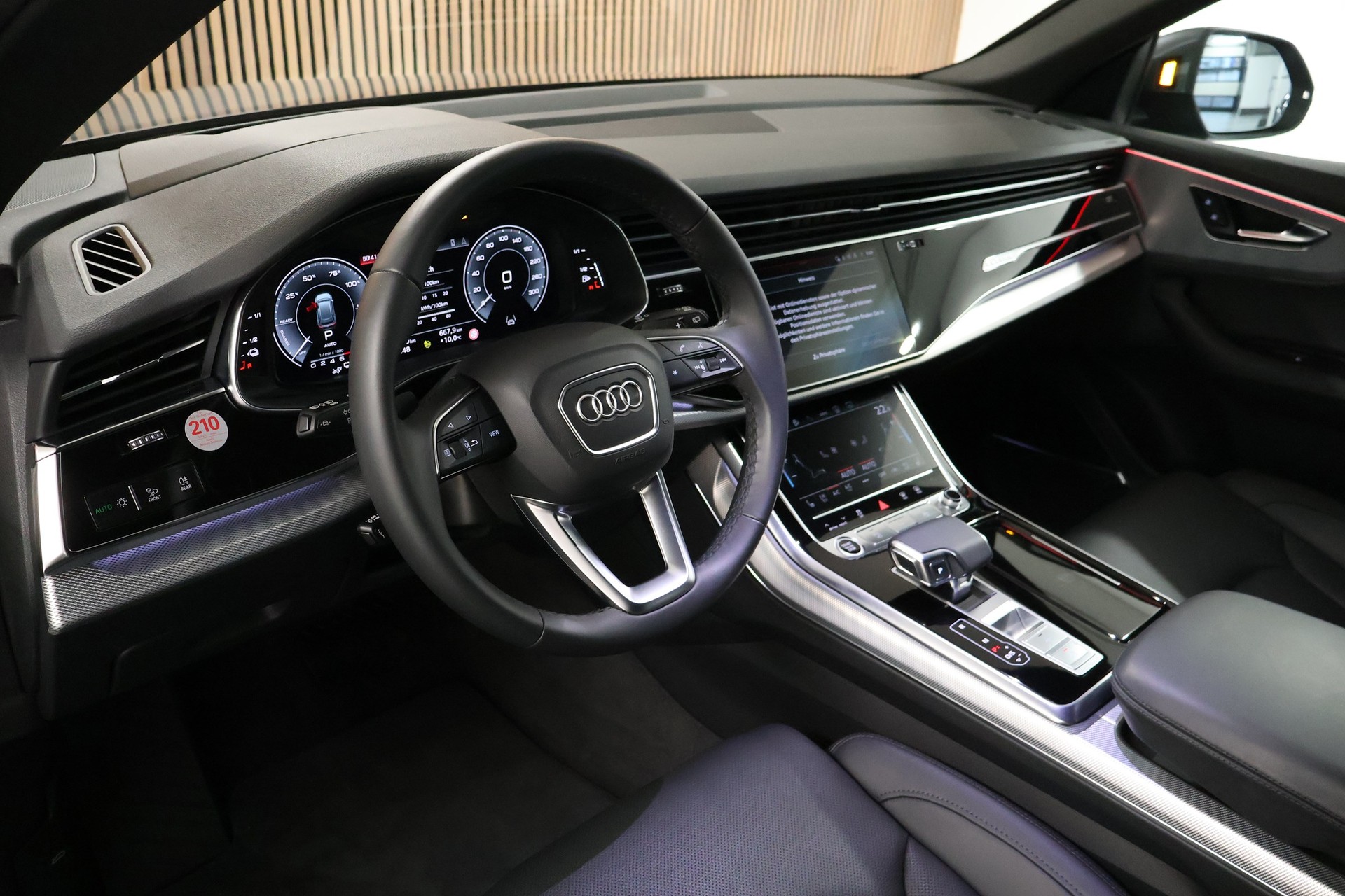 AUDI Q8 55 TFSI e quattro PHEV tiptronic-image-8