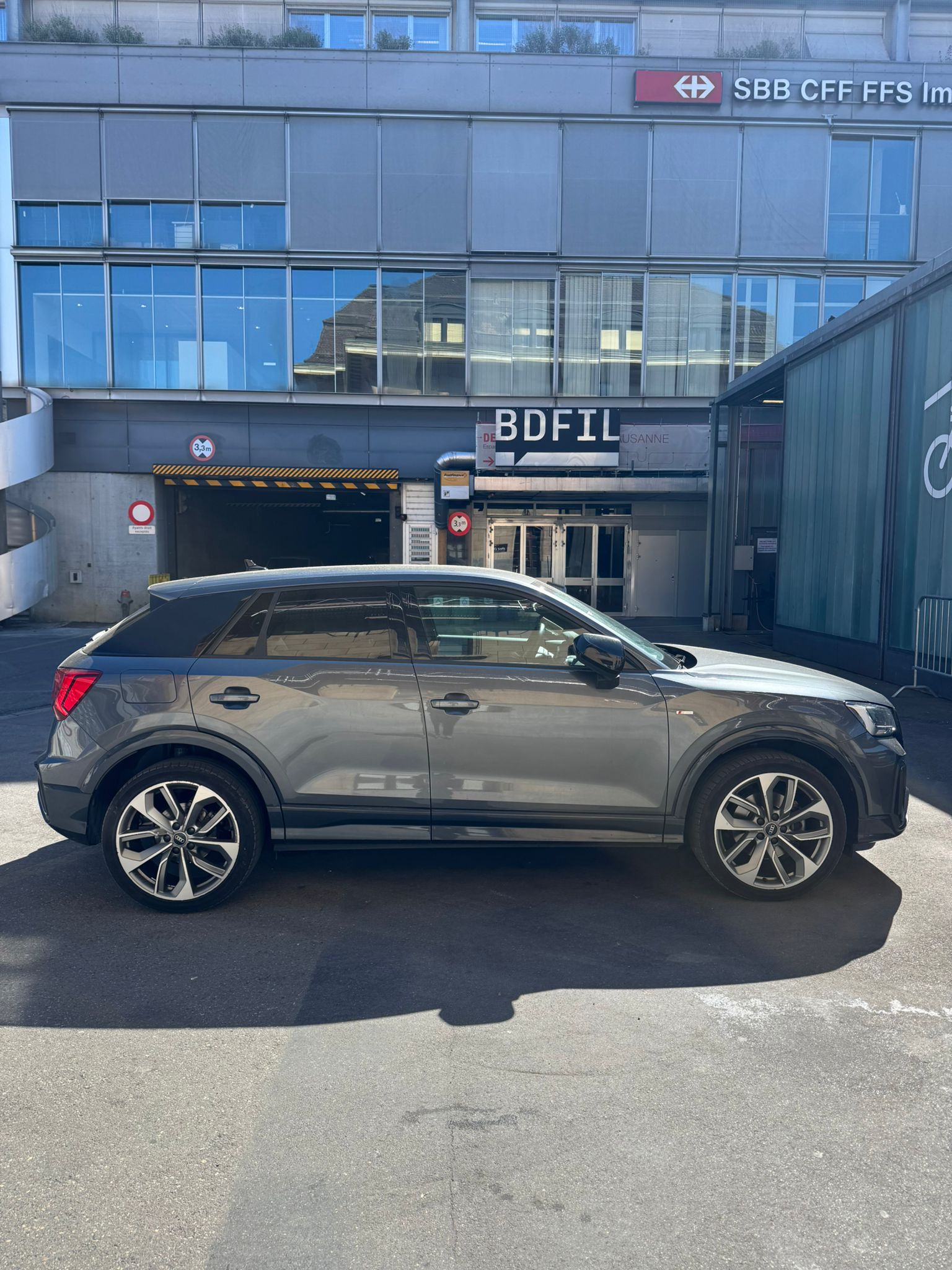 AUDI Q2 35 TFSI S Line-image-3