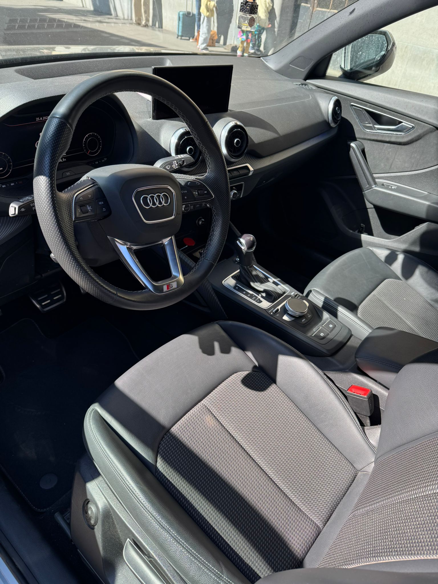 AUDI Q2 35 TFSI S Line-image-4