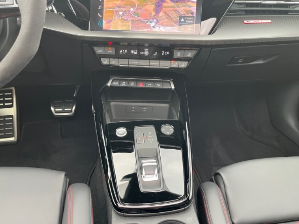 AUDI LA VOITURE COMPACTE HAUT DE GAMME ULTIME - LIMITED ABT RS3-R DISPOSE DE 500 CH ET D’UN ENSEMBLE AÉRODYNAMIQUE EN CARBONE-image-11