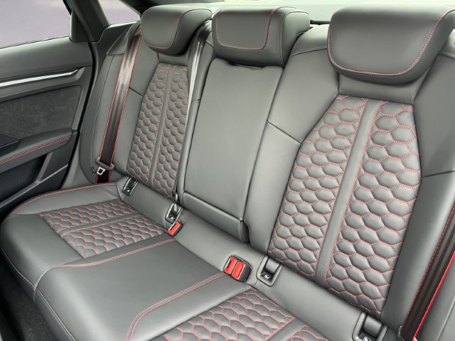 AUDI LA VOITURE COMPACTE HAUT DE GAMME ULTIME - LIMITED ABT RS3-R DISPOSE DE 500 CH ET D’UN ENSEMBLE AÉRODYNAMIQUE EN CARBONE-image-14