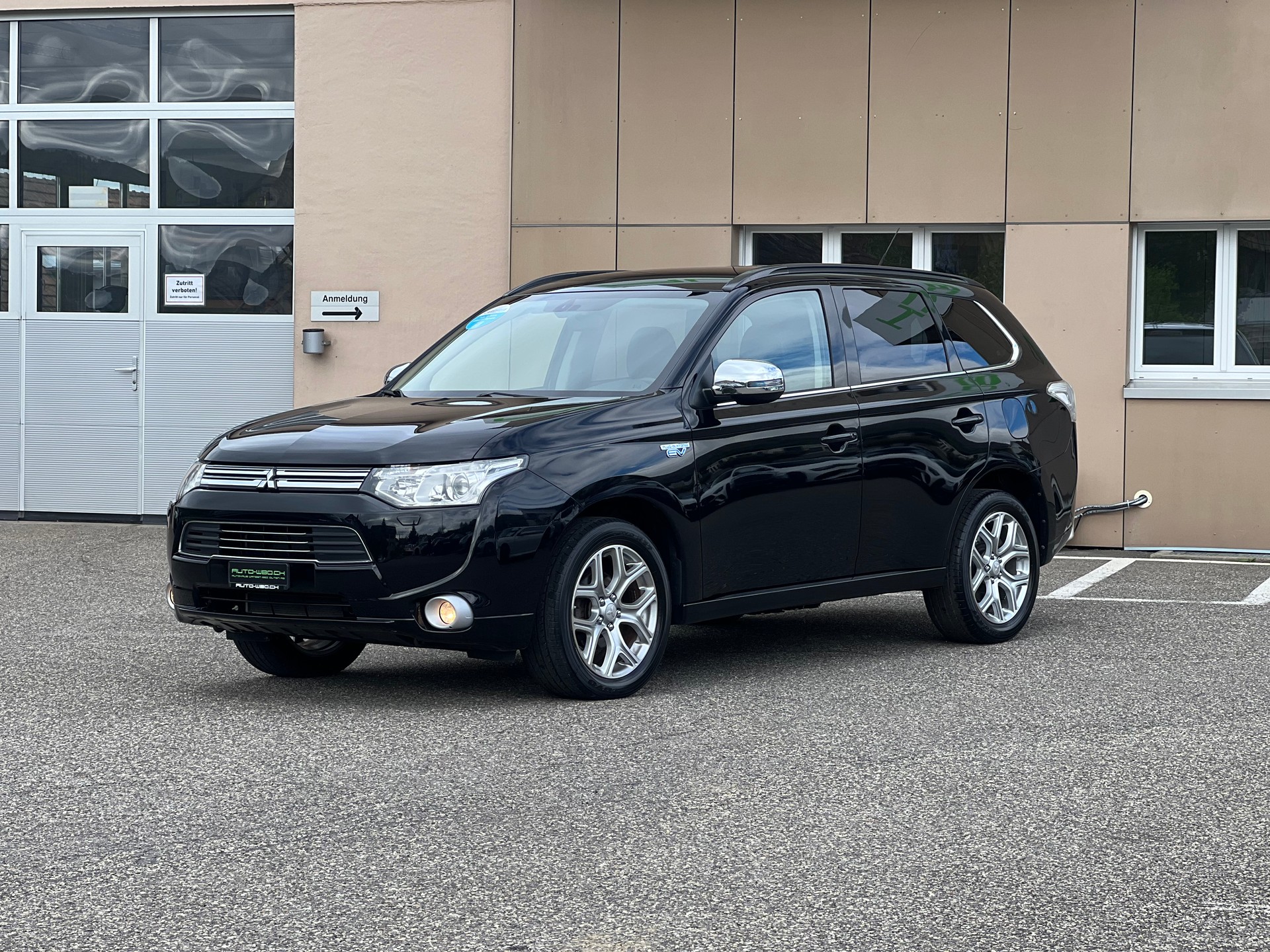 MITSUBISHI Outlander 2.0 PHEV Intense-image-0