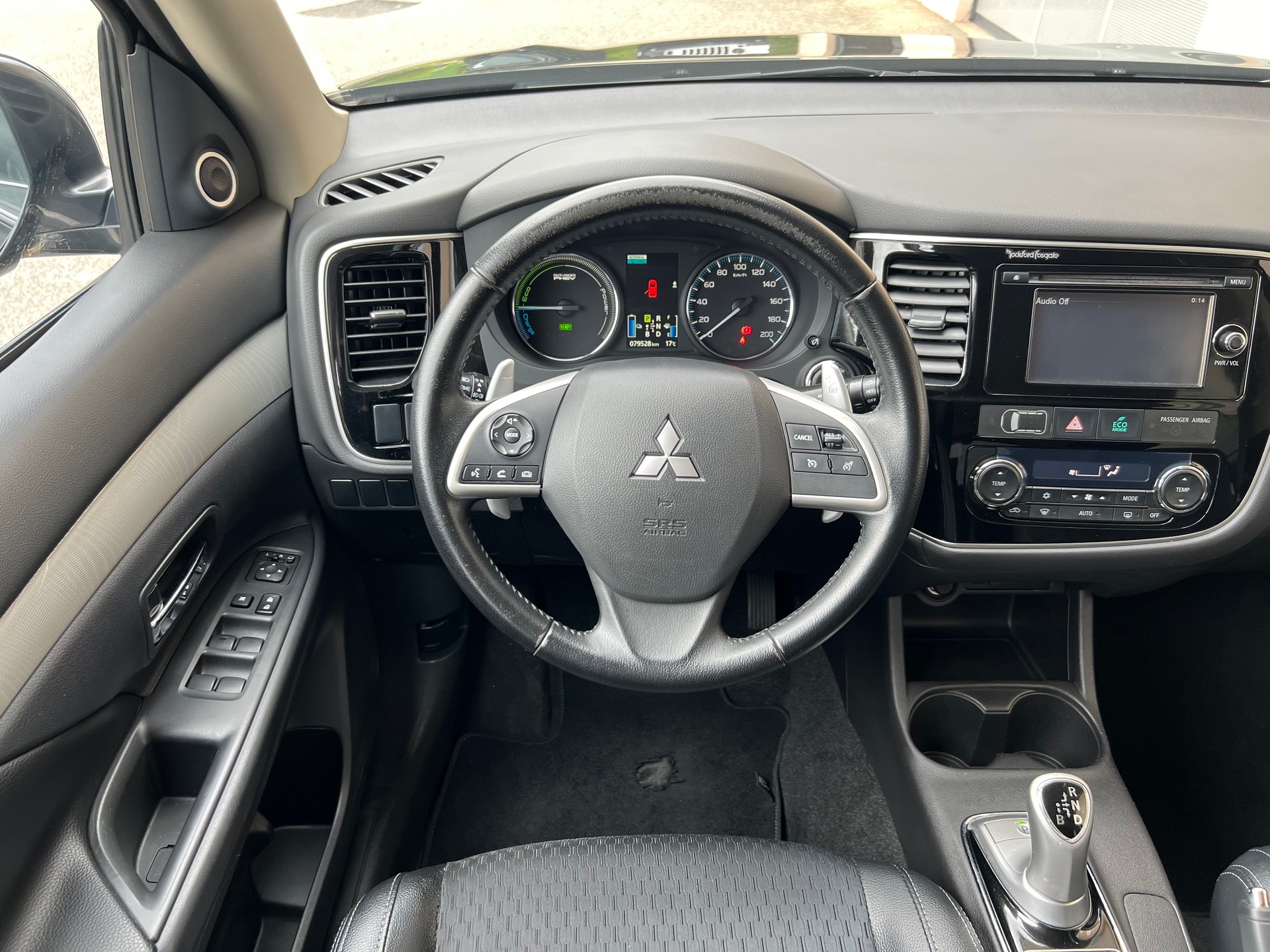 MITSUBISHI Outlander 2.0 PHEV Intense-image-13