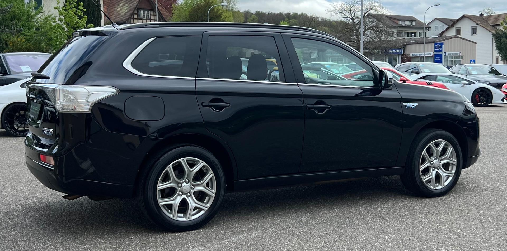 MITSUBISHI Outlander 2.0 PHEV Intense-image-4