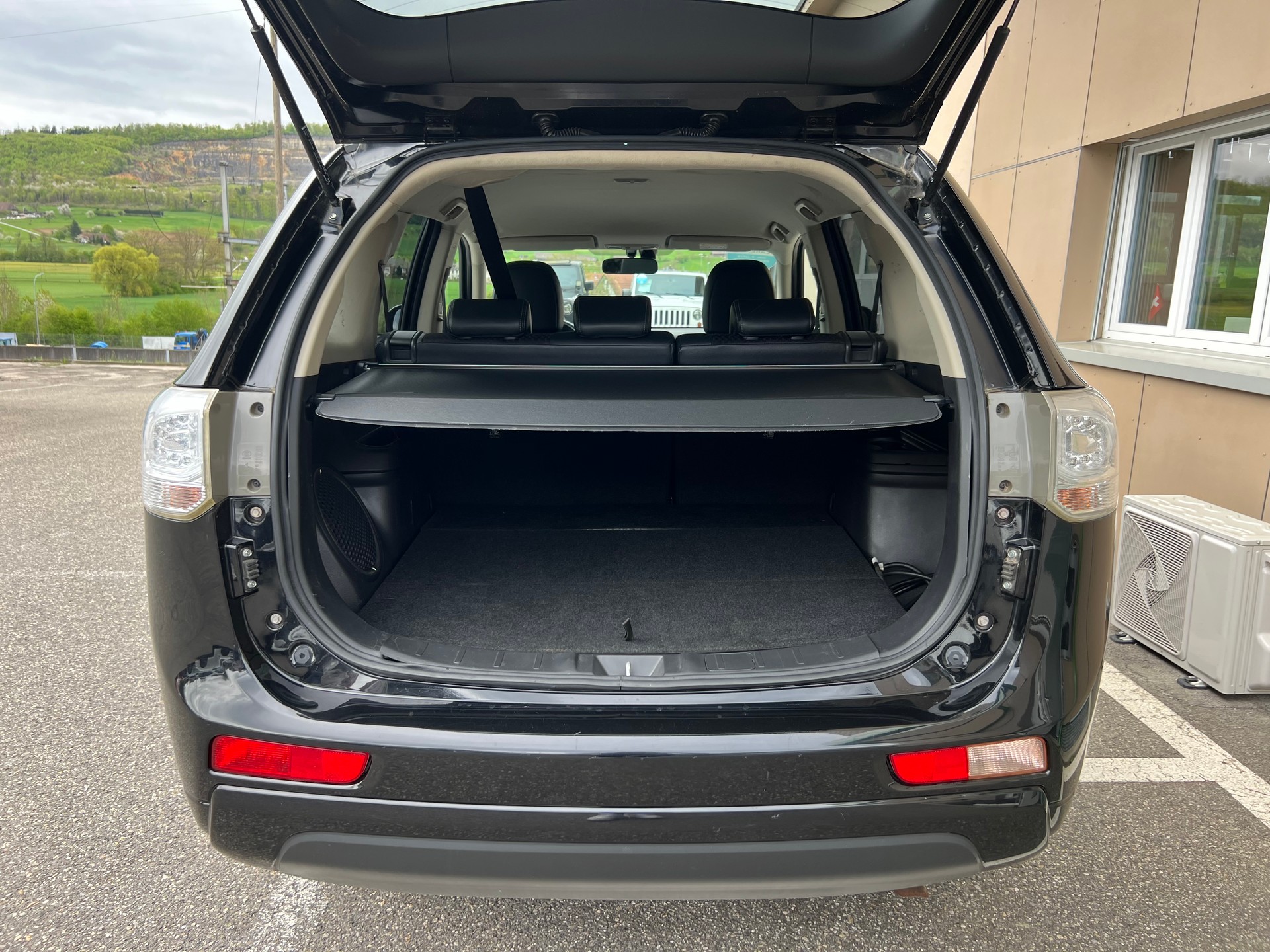MITSUBISHI Outlander 2.0 PHEV Intense-image-22