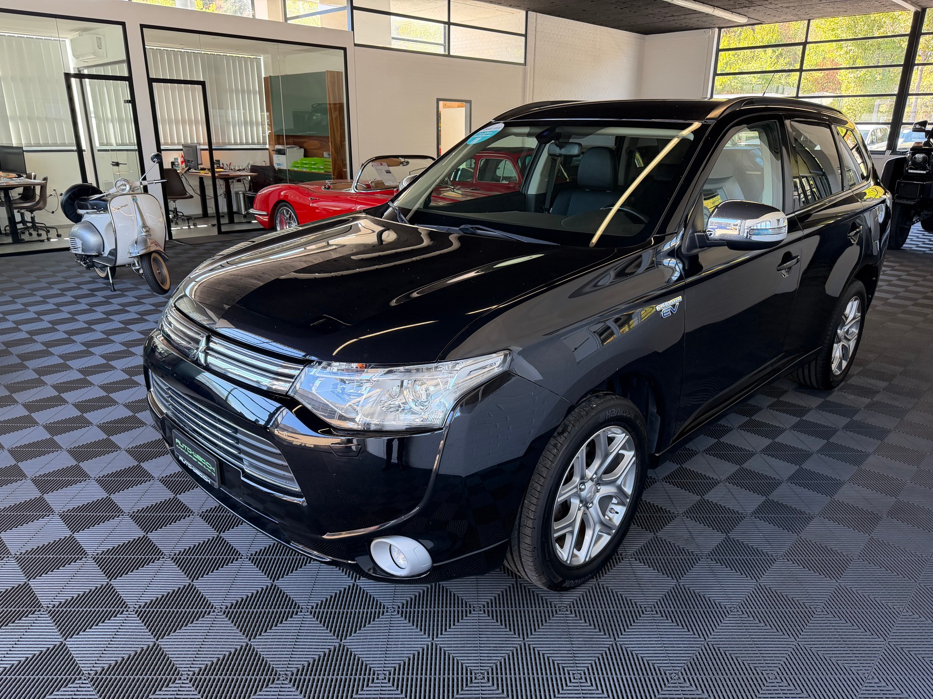 MITSUBISHI Outlander 2.0 PHEV Intense-image-5