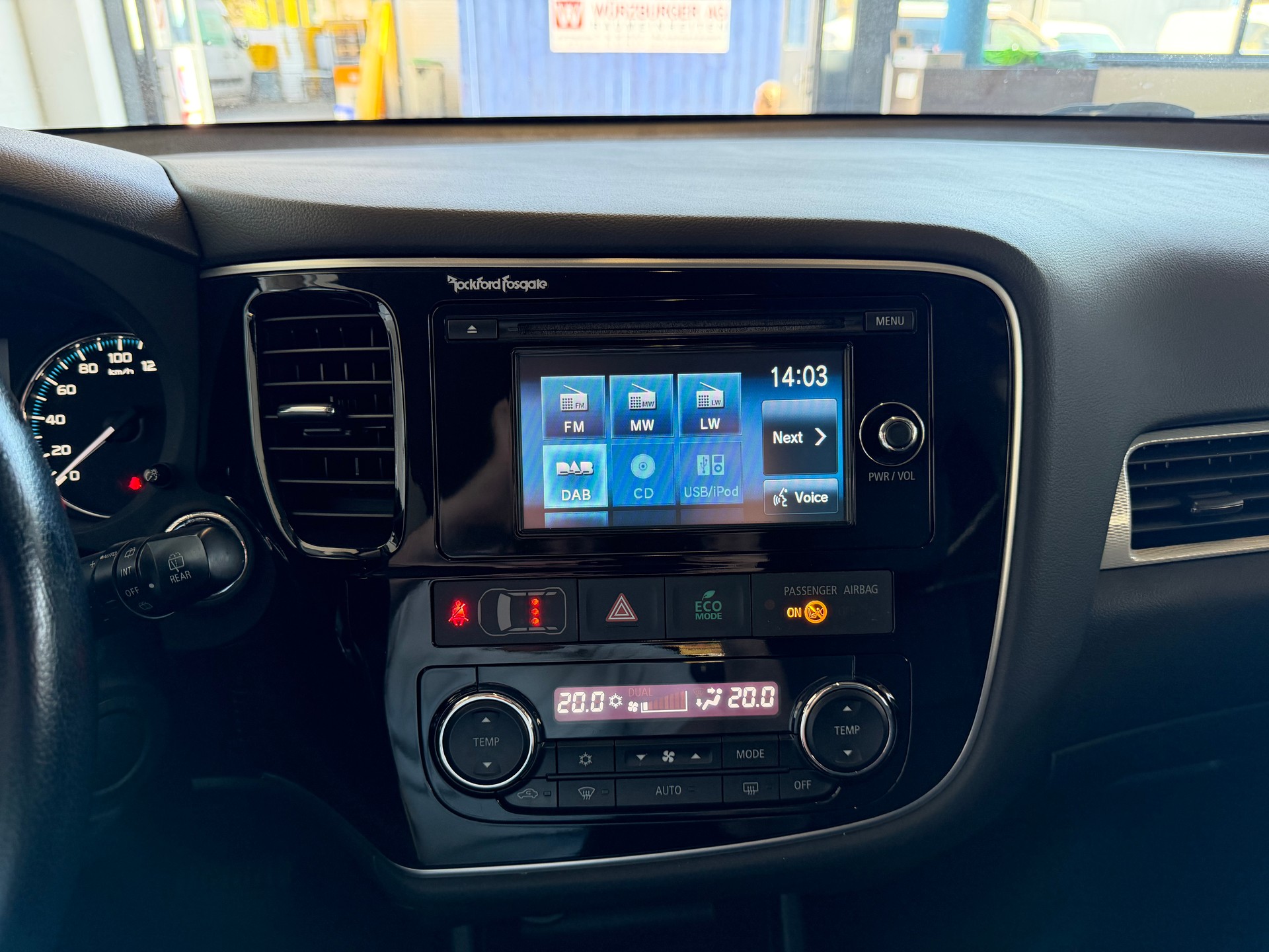 MITSUBISHI Outlander 2.0 PHEV Intense-image-13