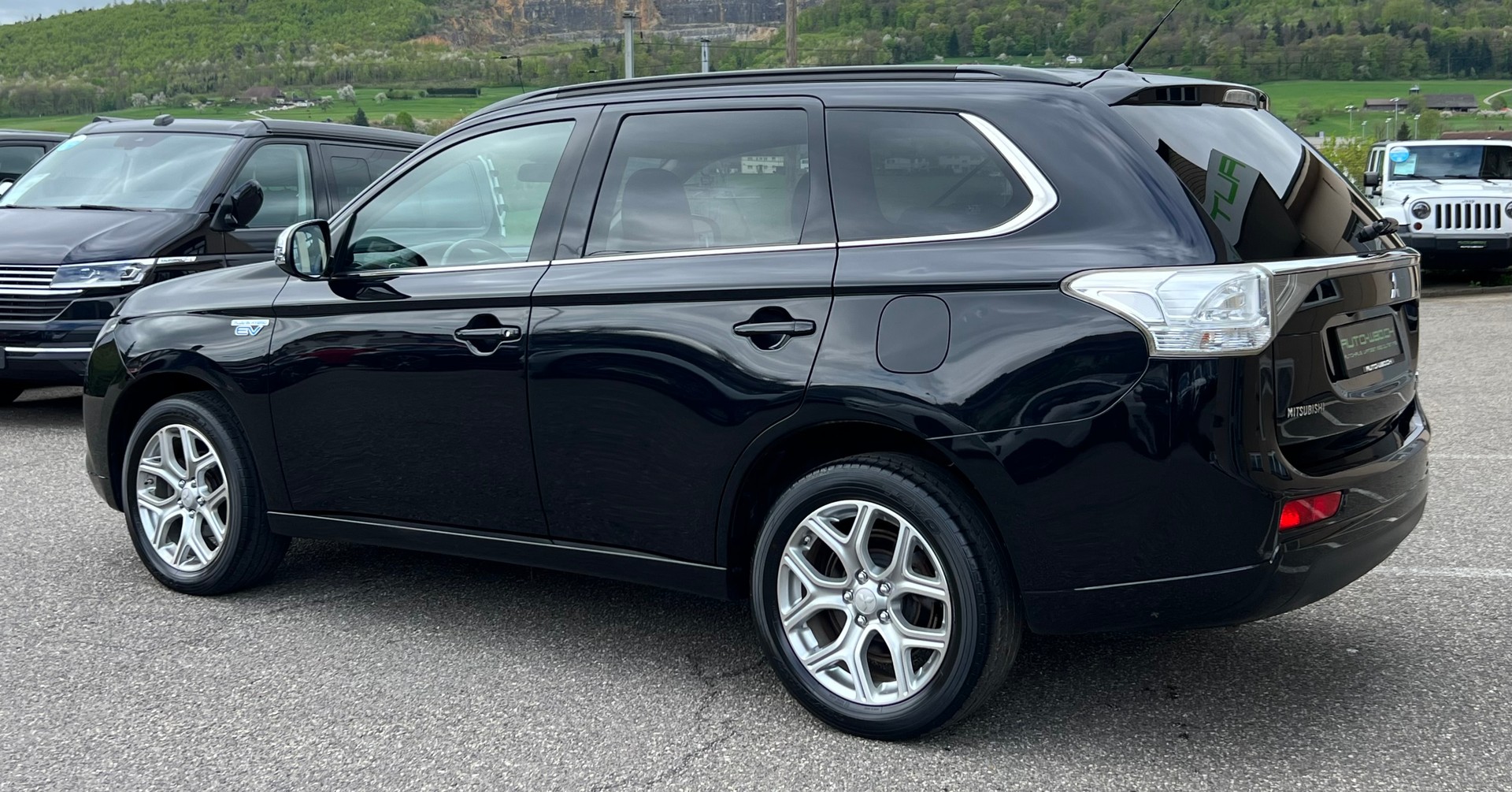MITSUBISHI Outlander 2.0 PHEV Intense-image-6