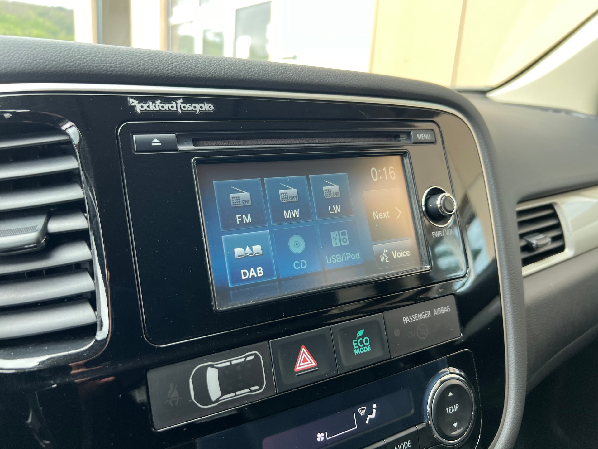 MITSUBISHI Outlander 2.0 PHEV Intense-image-18