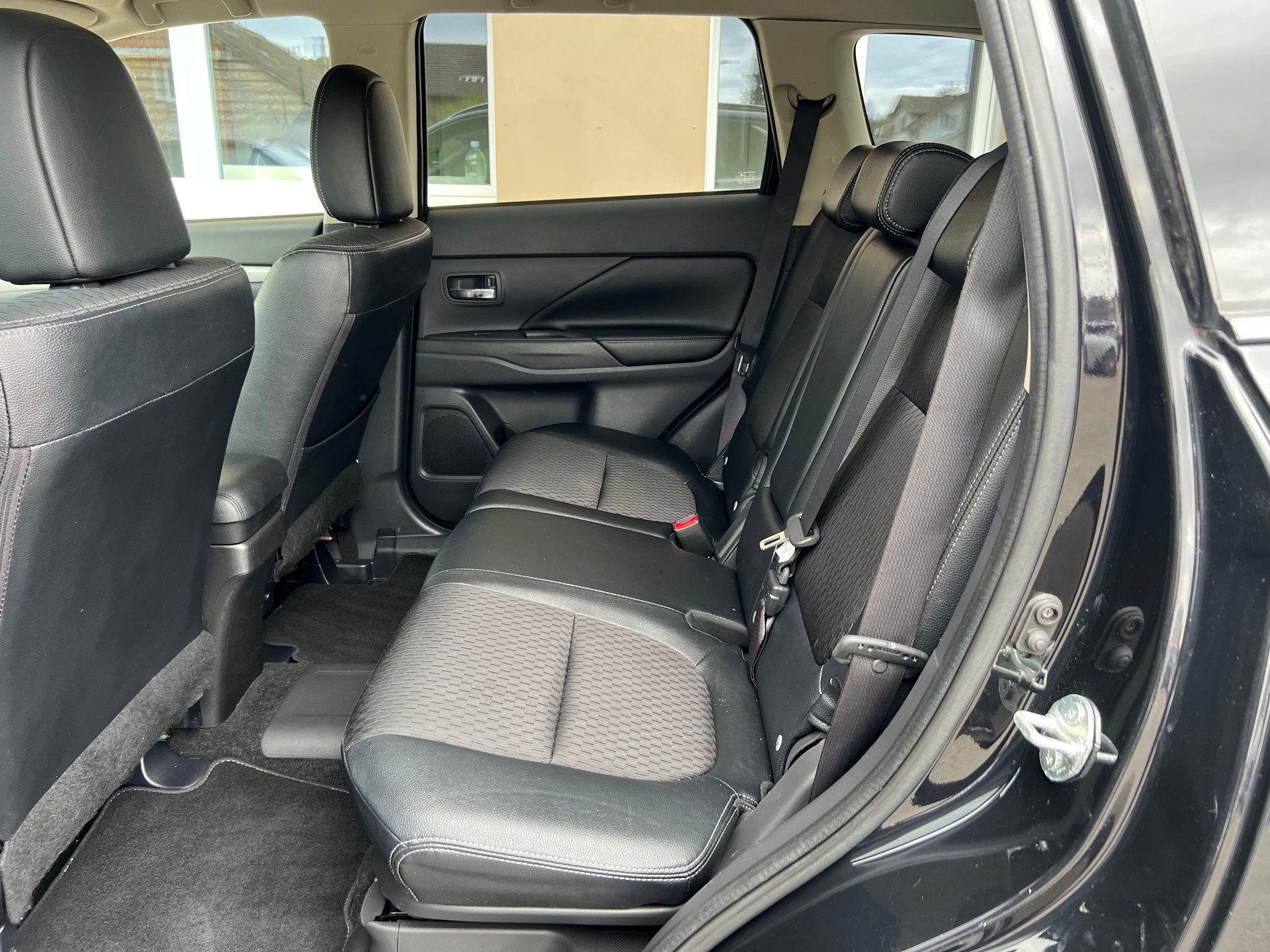 MITSUBISHI Outlander 2.0 PHEV Intense-image-20