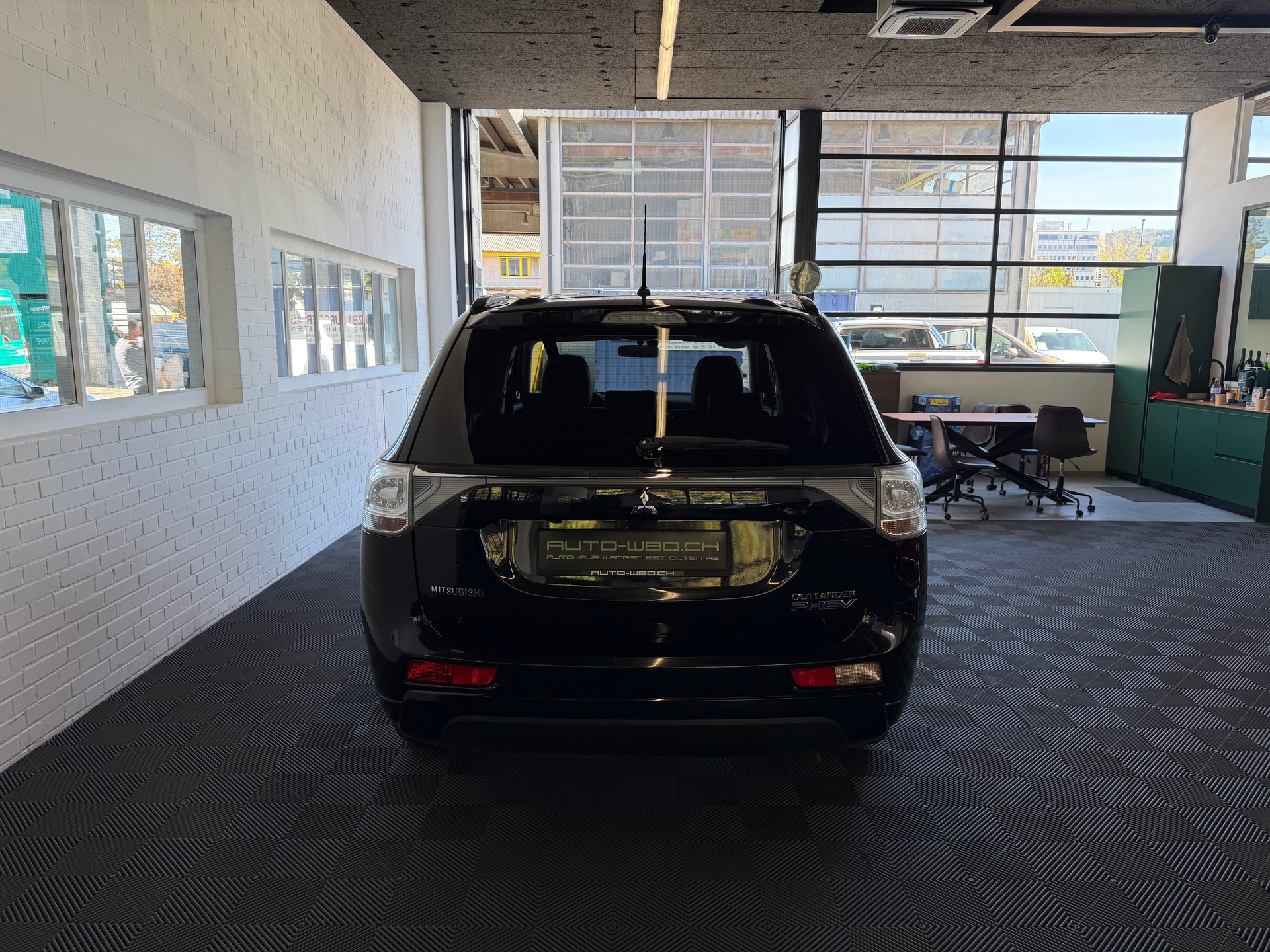 MITSUBISHI Outlander 2.0 PHEV Intense-image-3
