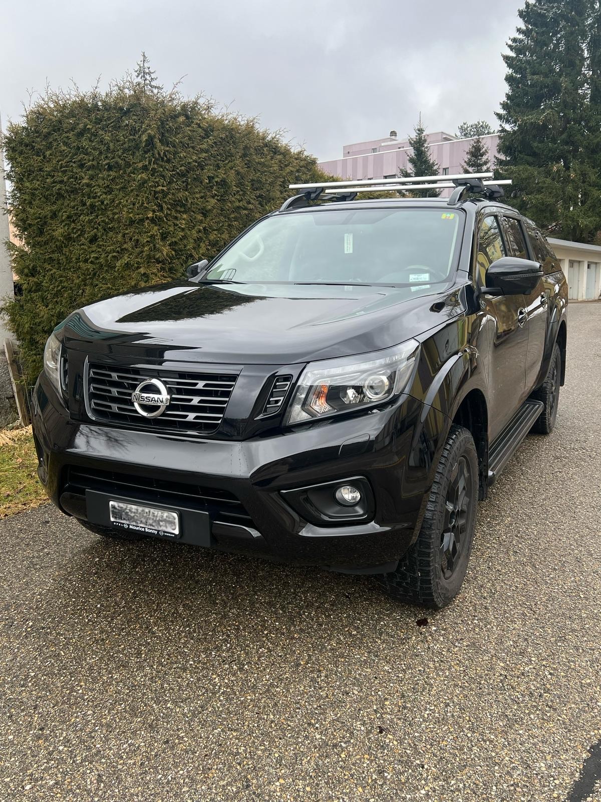 NISSAN Navara Double Cab N-Guard 2.3 dCi 4WD-image-1