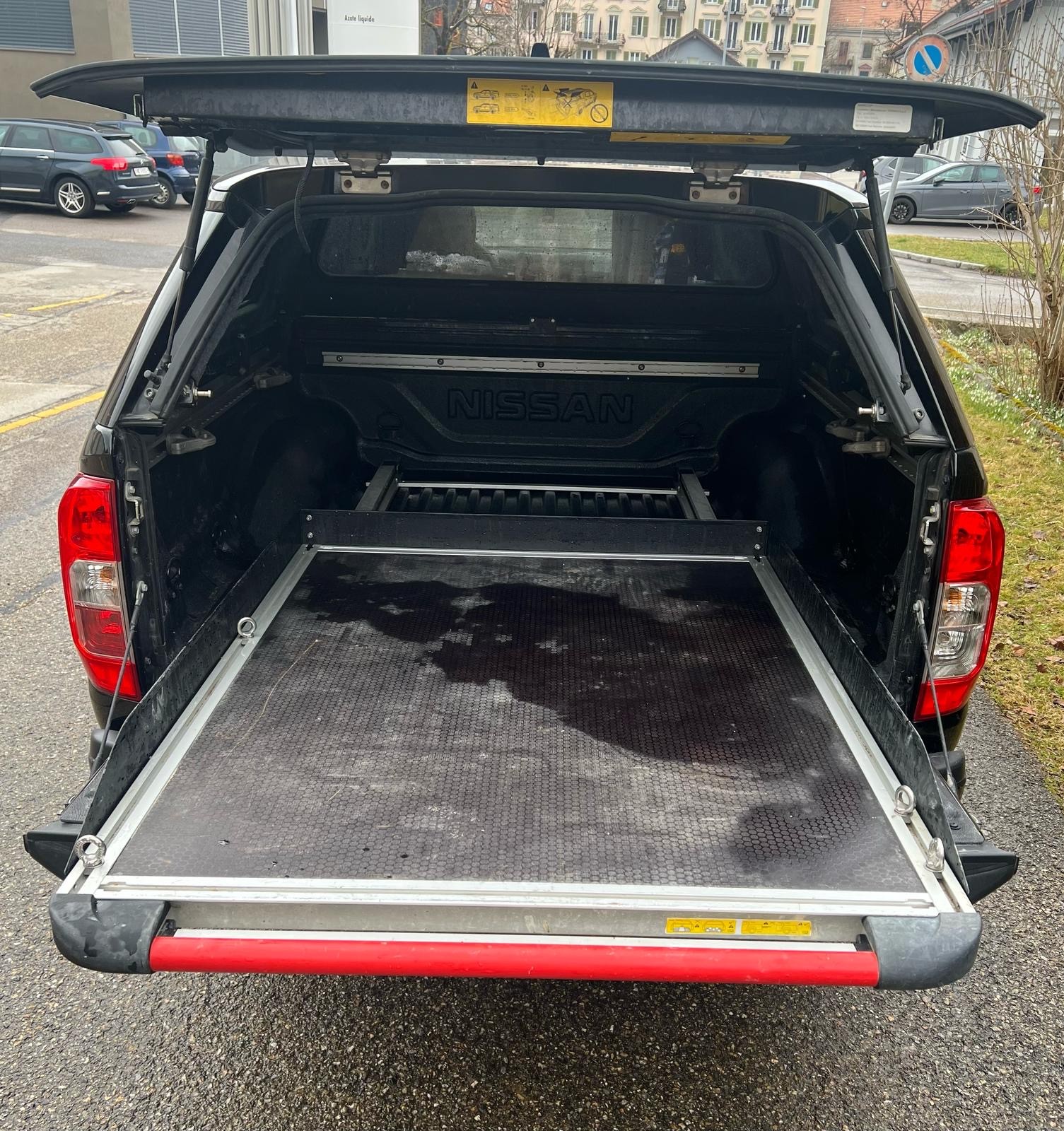 NISSAN Navara Double Cab N-Guard 2.3 dCi 4WD-image-2