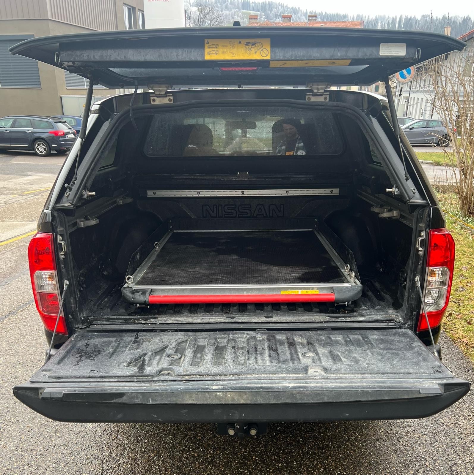 NISSAN Navara Double Cab N-Guard 2.3 dCi 4WD-image-3