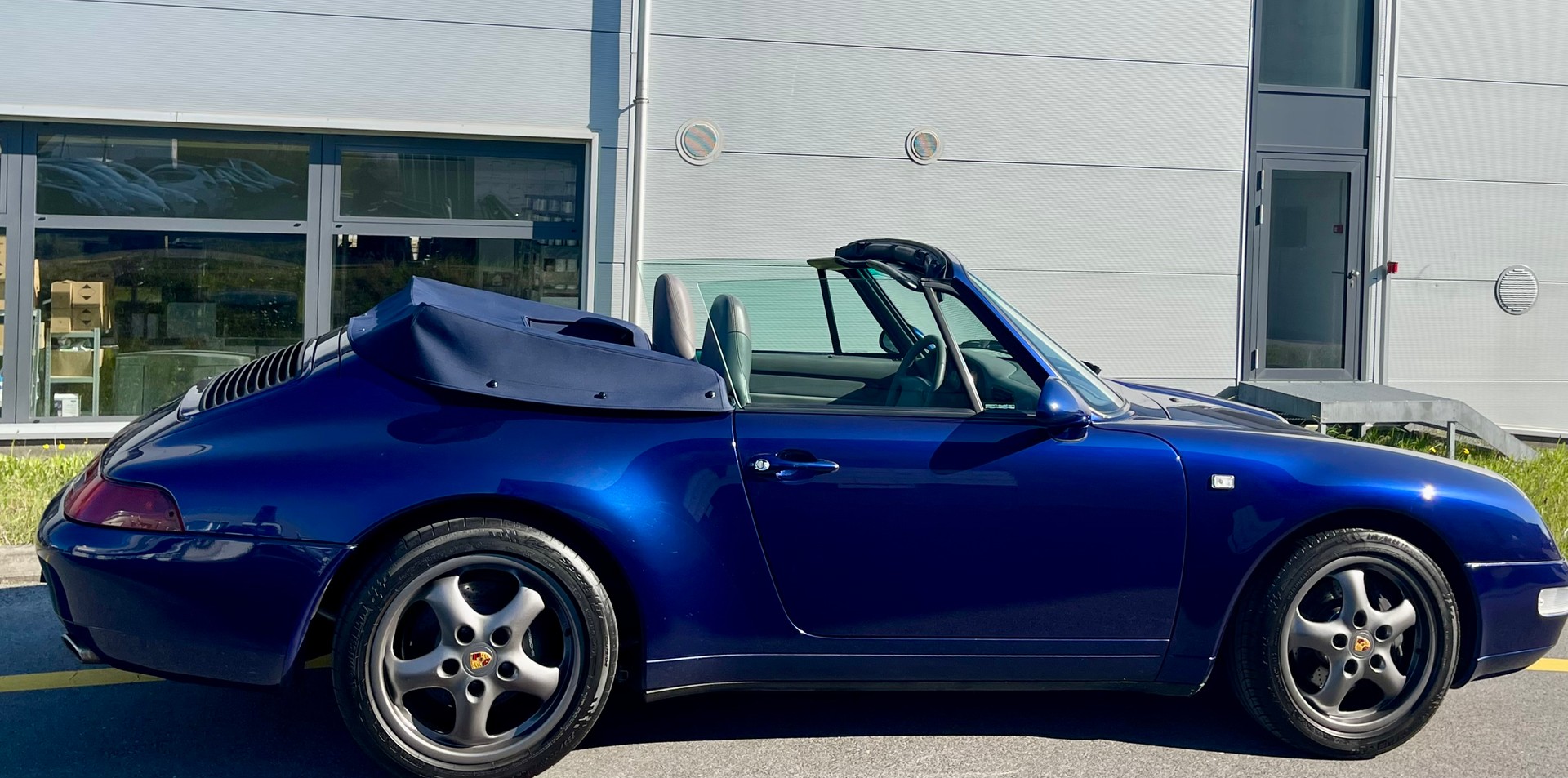 PORSCHE 911 Carrera Cabrio-image-1