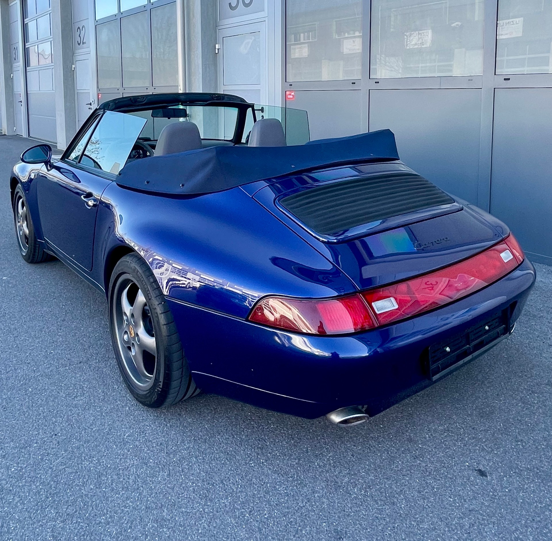 PORSCHE 911 Carrera Cabrio-image-5