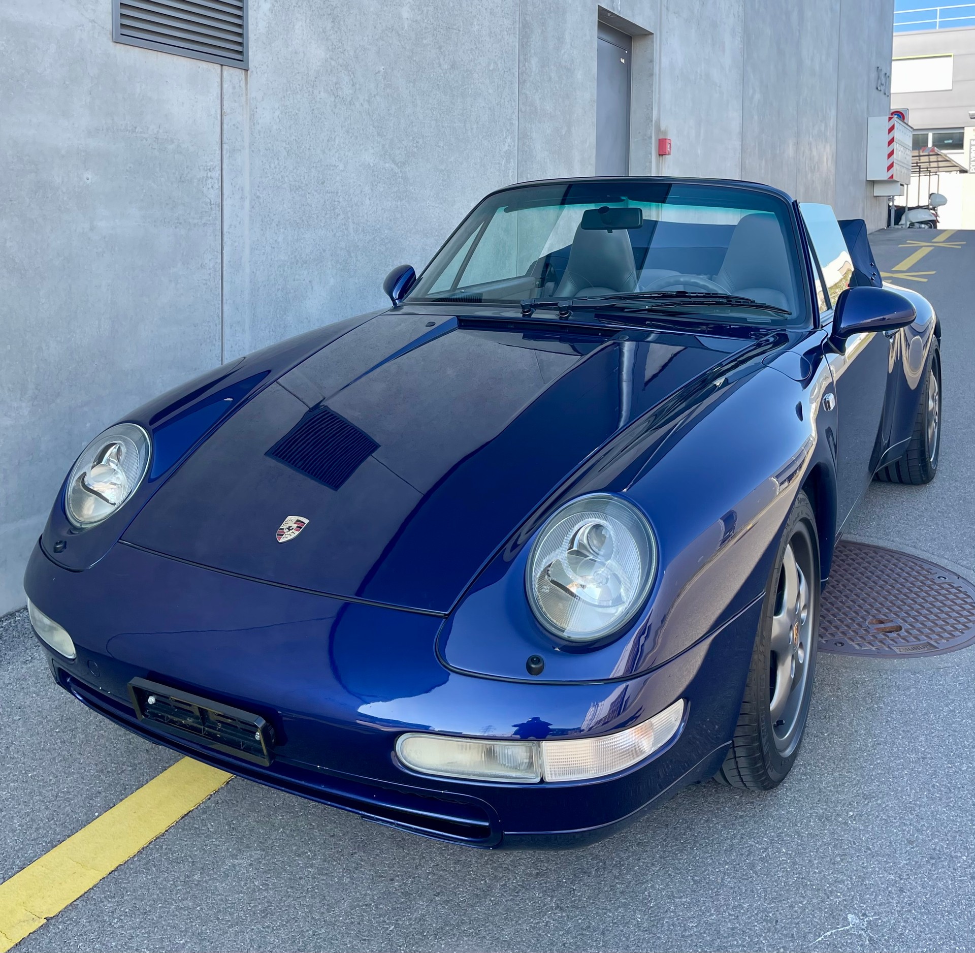 PORSCHE 911 Carrera Cabrio-image-7