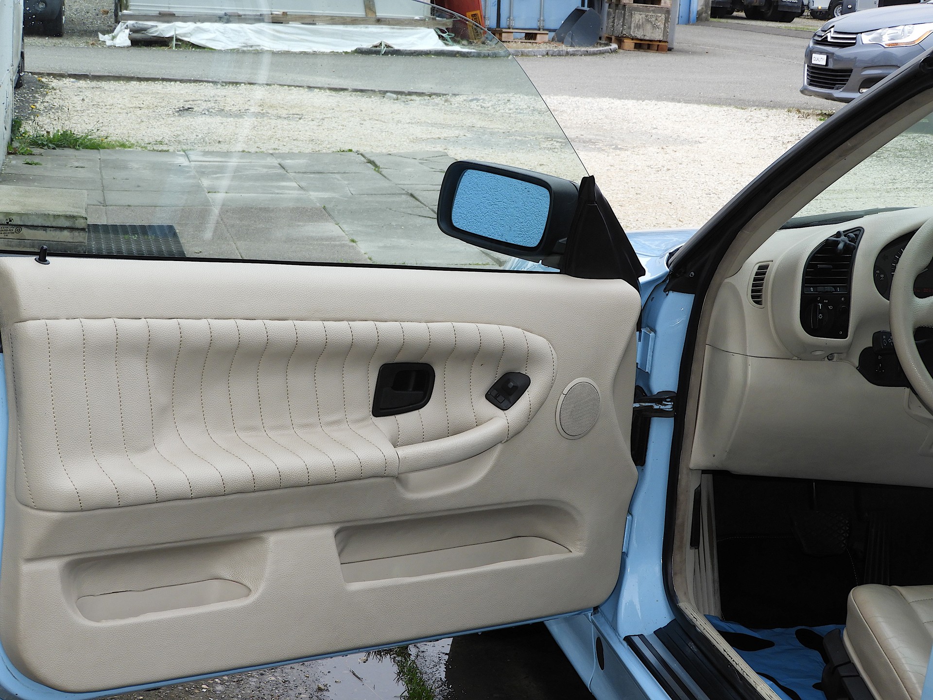 BMW 320i A Cabrio I CH Fahrzeug I Ab Platz I Dezent I Alle Dokumenten vorhanden-image-7