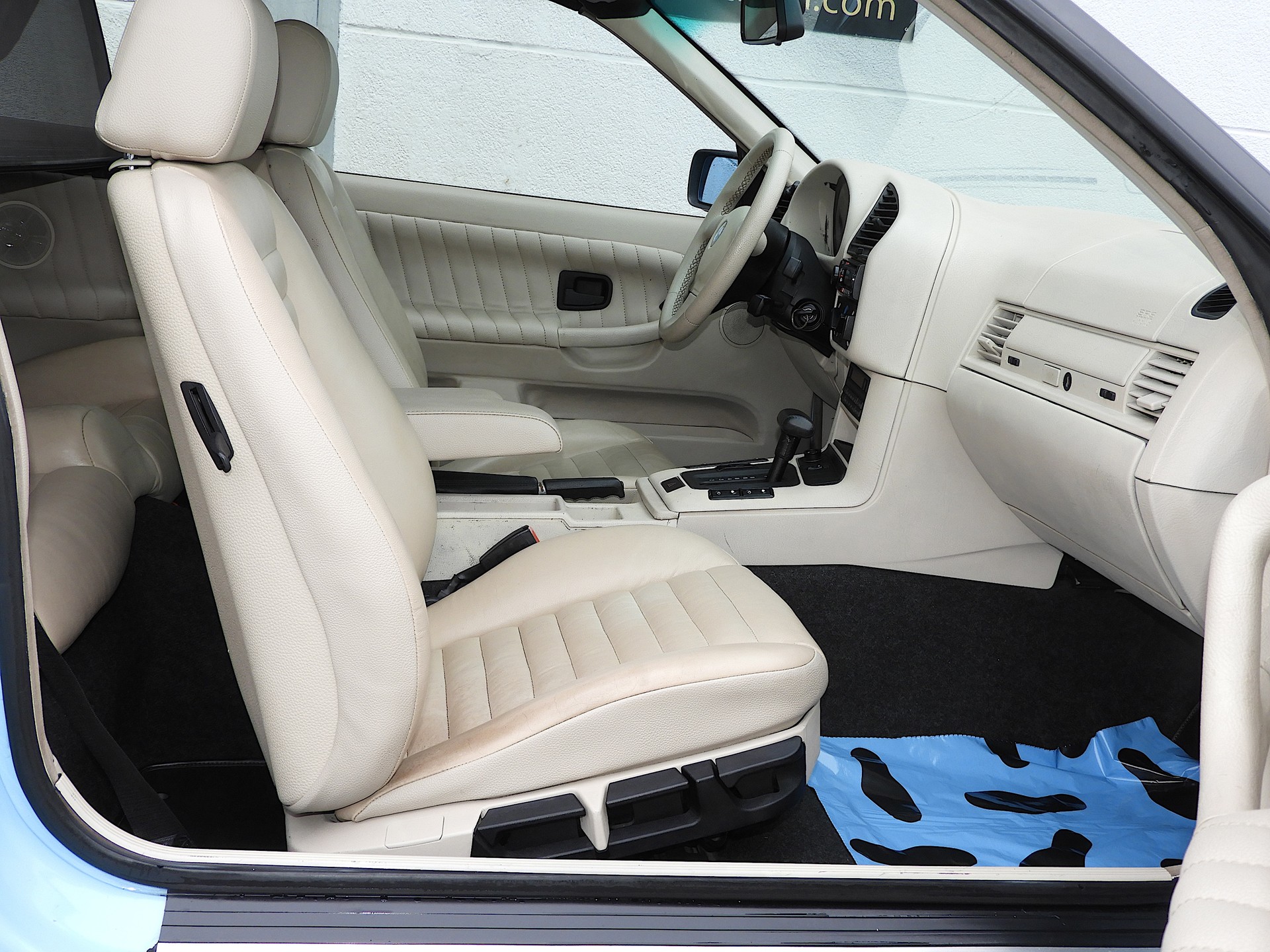 BMW 320i A Cabrio I CH Fahrzeug I Ab Platz I Dezent I Alle Dokumenten vorhanden-image-9
