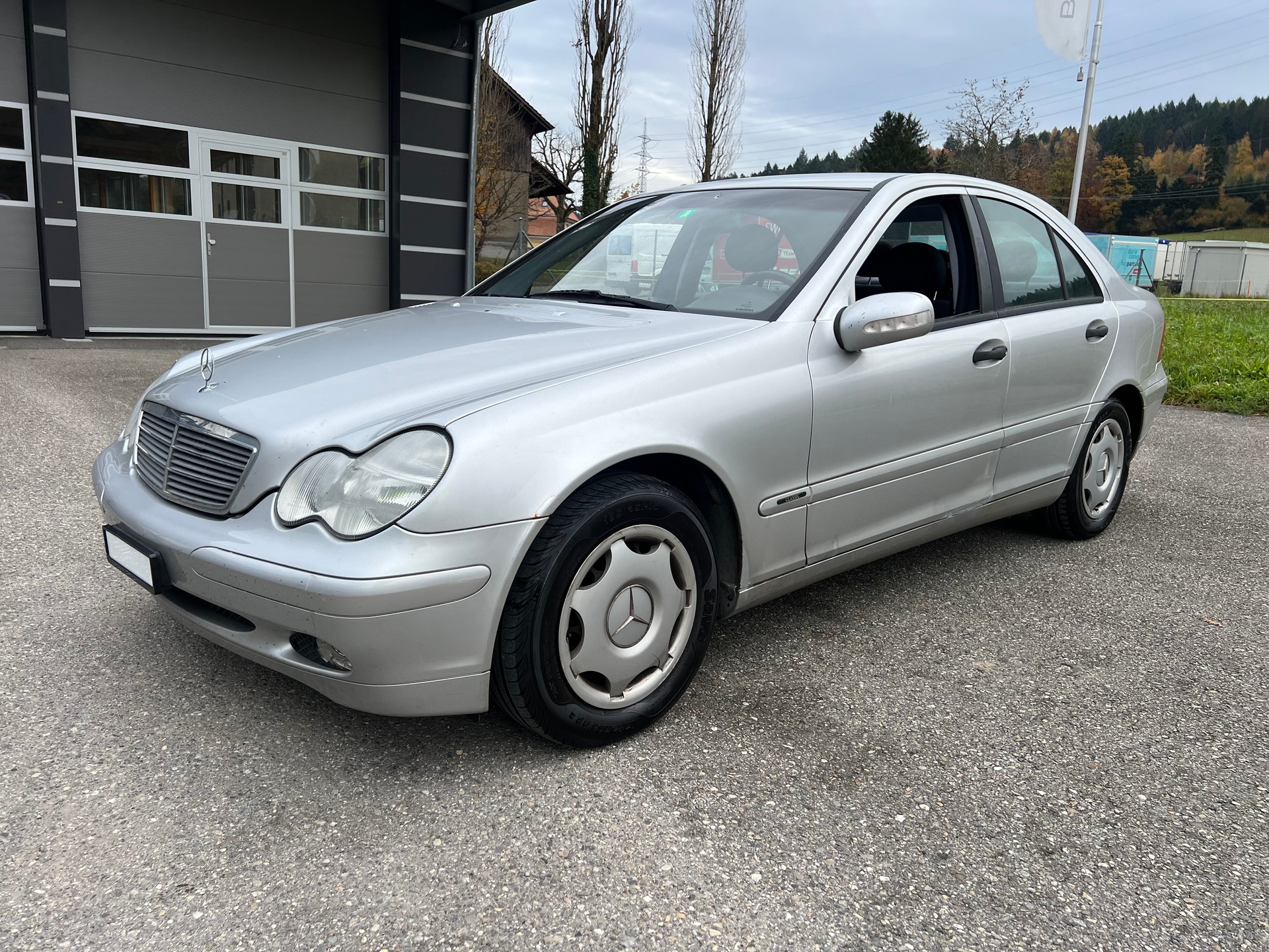 MERCEDES-BENZ C 180 Kompressor Classic. KM 159`000. 6 GANG SCHALTER. SERVICEGEPFLEGT. AB PLATZ 1800.--image-7