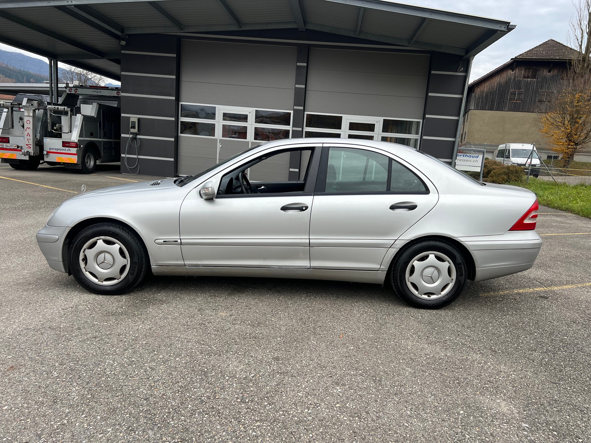 MERCEDES-BENZ C 180 Kompressor Classic. KM 159`000. 6 GANG SCHALTER. SERVICEGEPFLEGT. AB PLATZ 1800.-