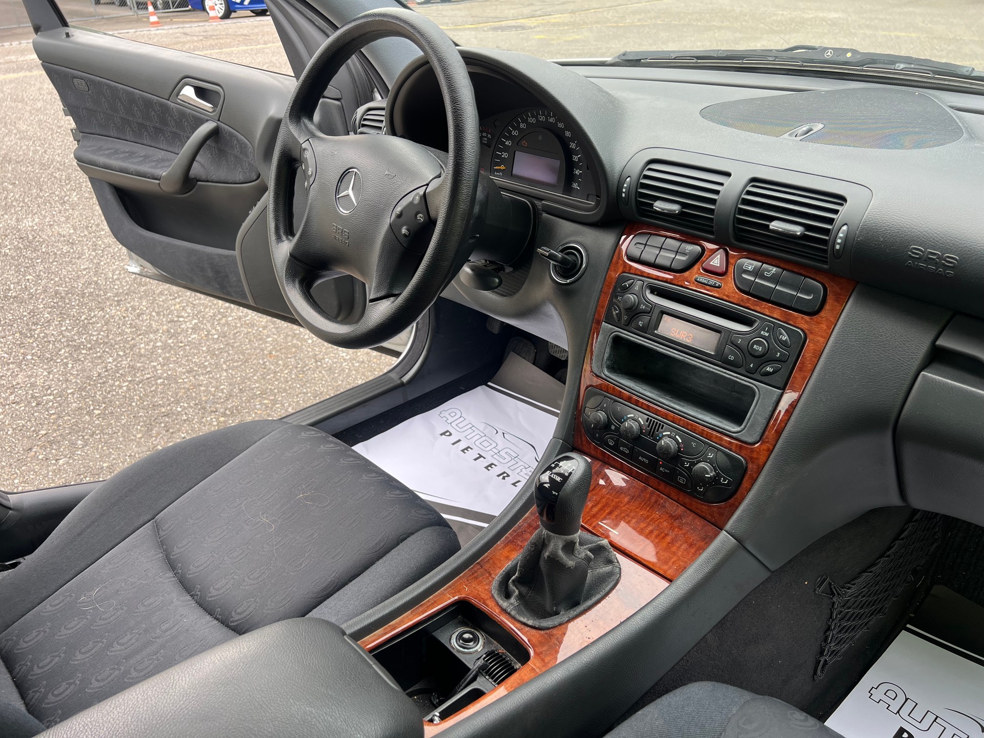 MERCEDES-BENZ C 180 Kompressor Classic. KM 159`000. 6 GANG SCHALTER. SERVICEGEPFLEGT. AB PLATZ 1800.--showroom-element-3