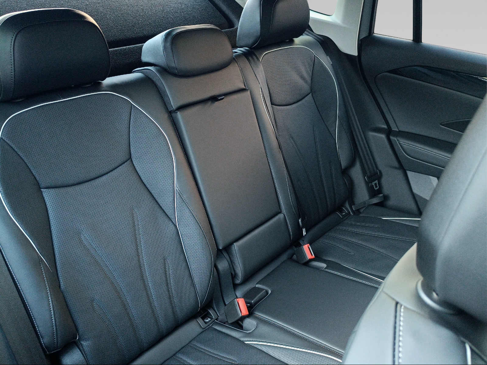 VW Tiguan Life UNITED / 2.0TSI 204PS / Allrad / Top Ausstattung-image-9