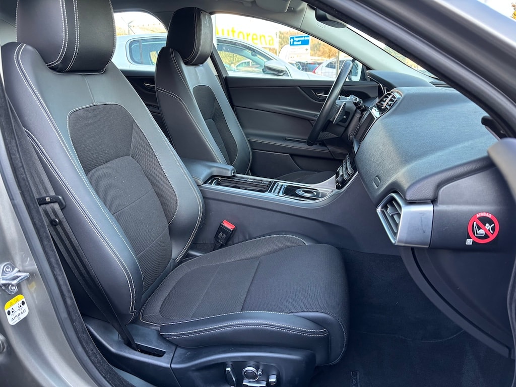JAGUAR XE 20t 2.0 R-Sport Automatic-image-6