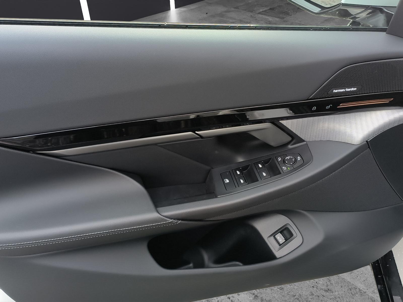 BMW 520d xDrive Touring-image-10