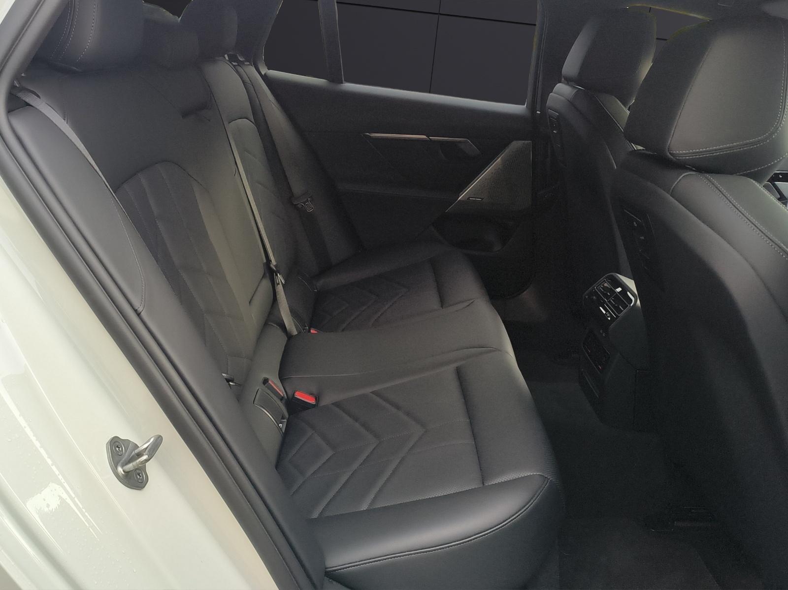BMW 520d xDrive Touring-image-14