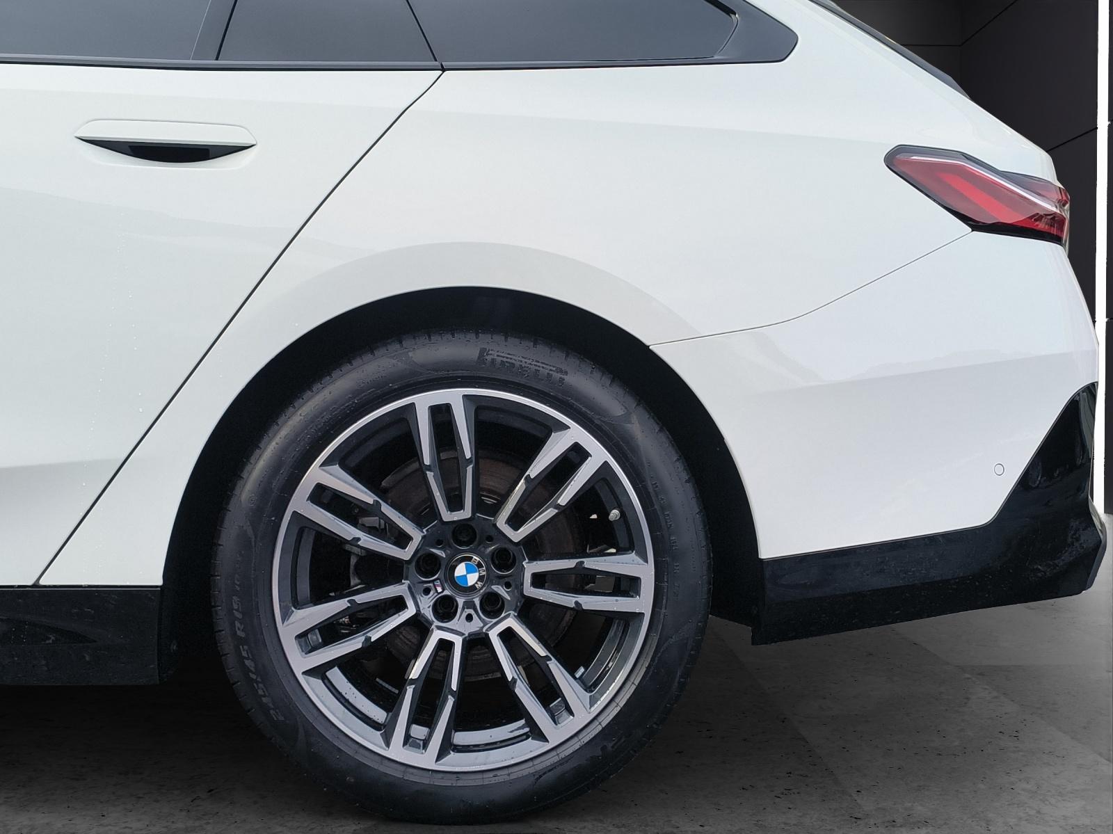 BMW 520d xDrive Touring-image-9