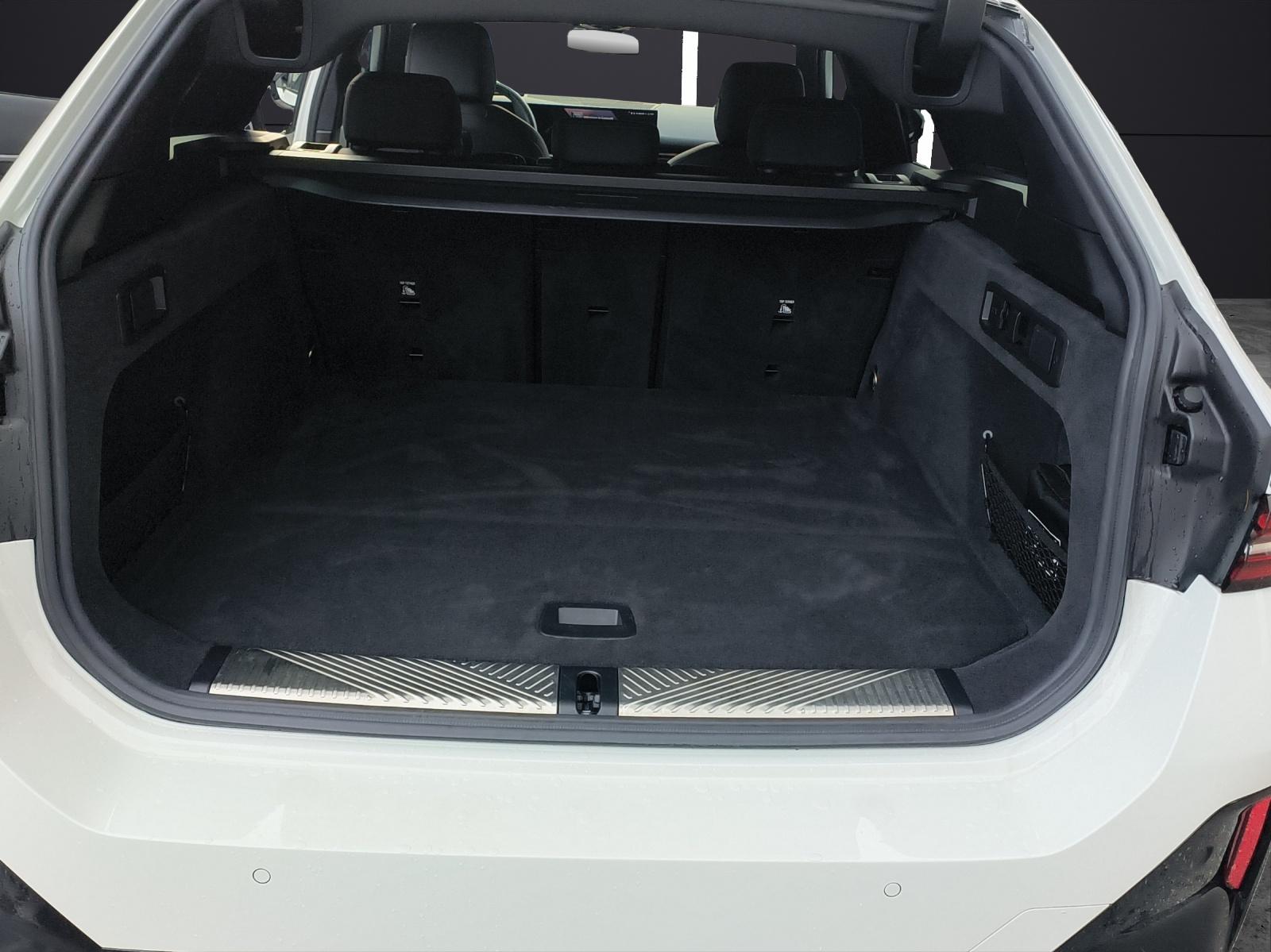 BMW 520d xDrive Touring-image-13