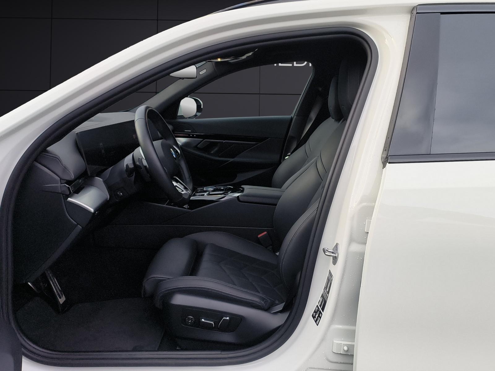 BMW 520d xDrive Touring-image-11