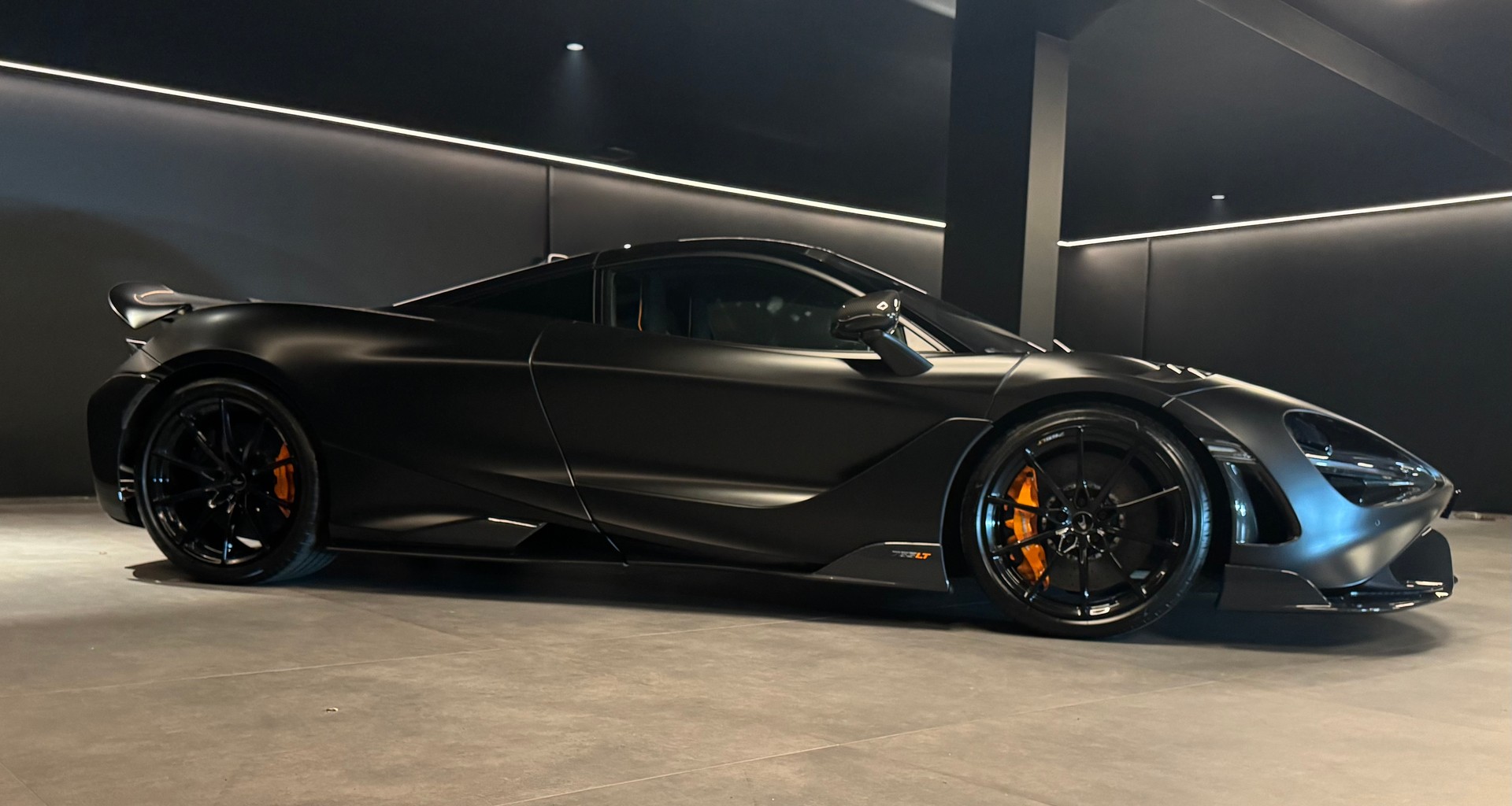 McLAREN 765 LT Coupé 4.0 V8 SSG-image-1
