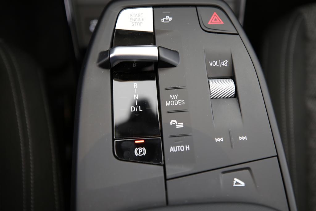 BMW 218d Active Tourer-image-11