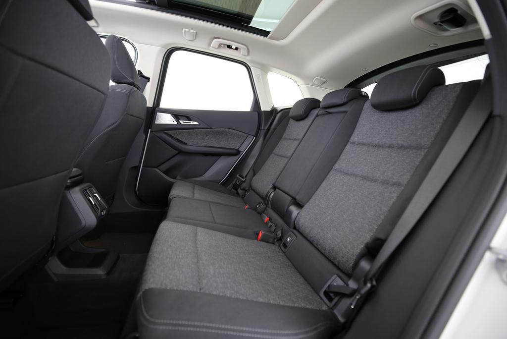 BMW 218d Active Tourer-image-13