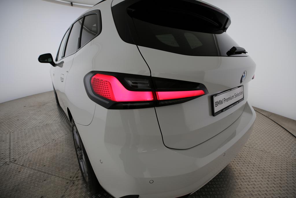 BMW 218d Active Tourer-image-17