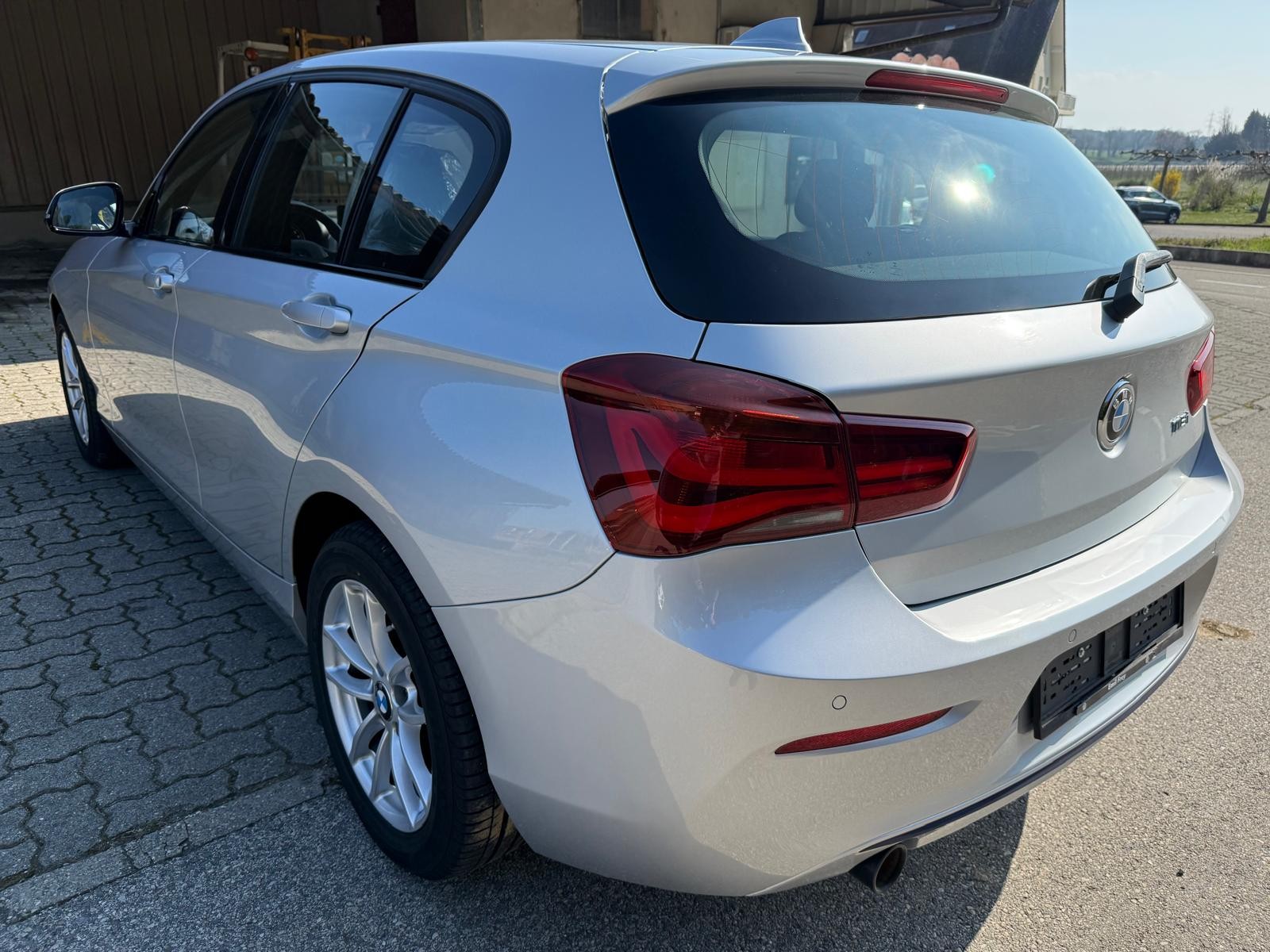 BMW 118i Edition Sport Line Steptronic-image-3