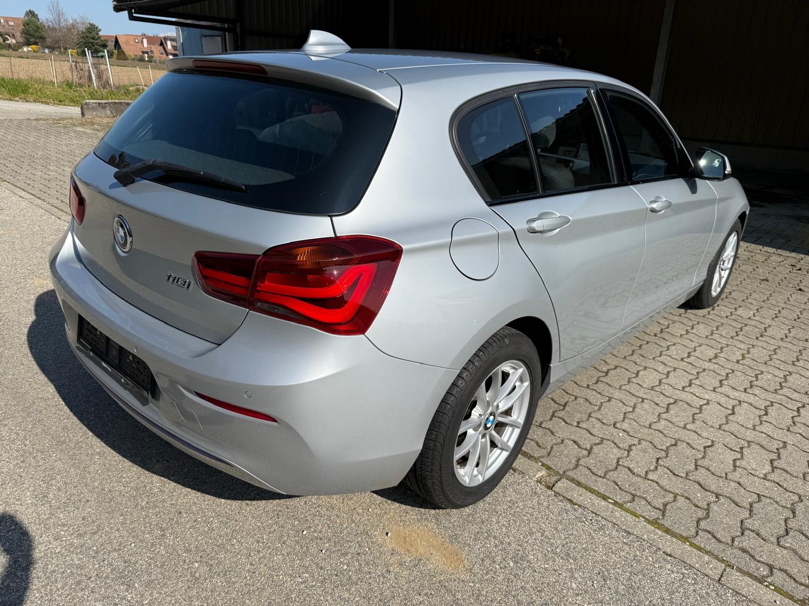 BMW 118i Edition Sport Line Steptronic-image-2