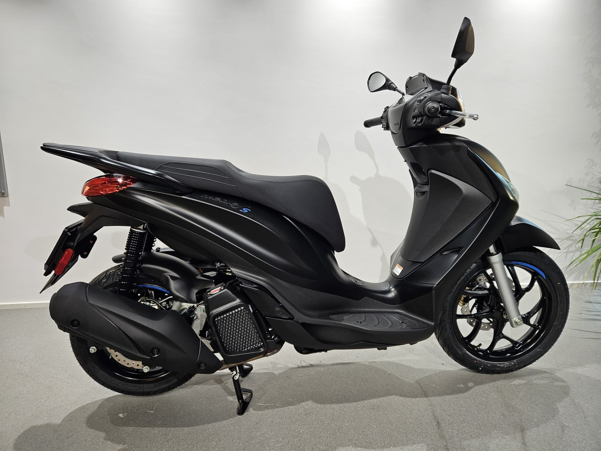 PIAGGIO Medley 125 Sport E5+-showroom-element-1