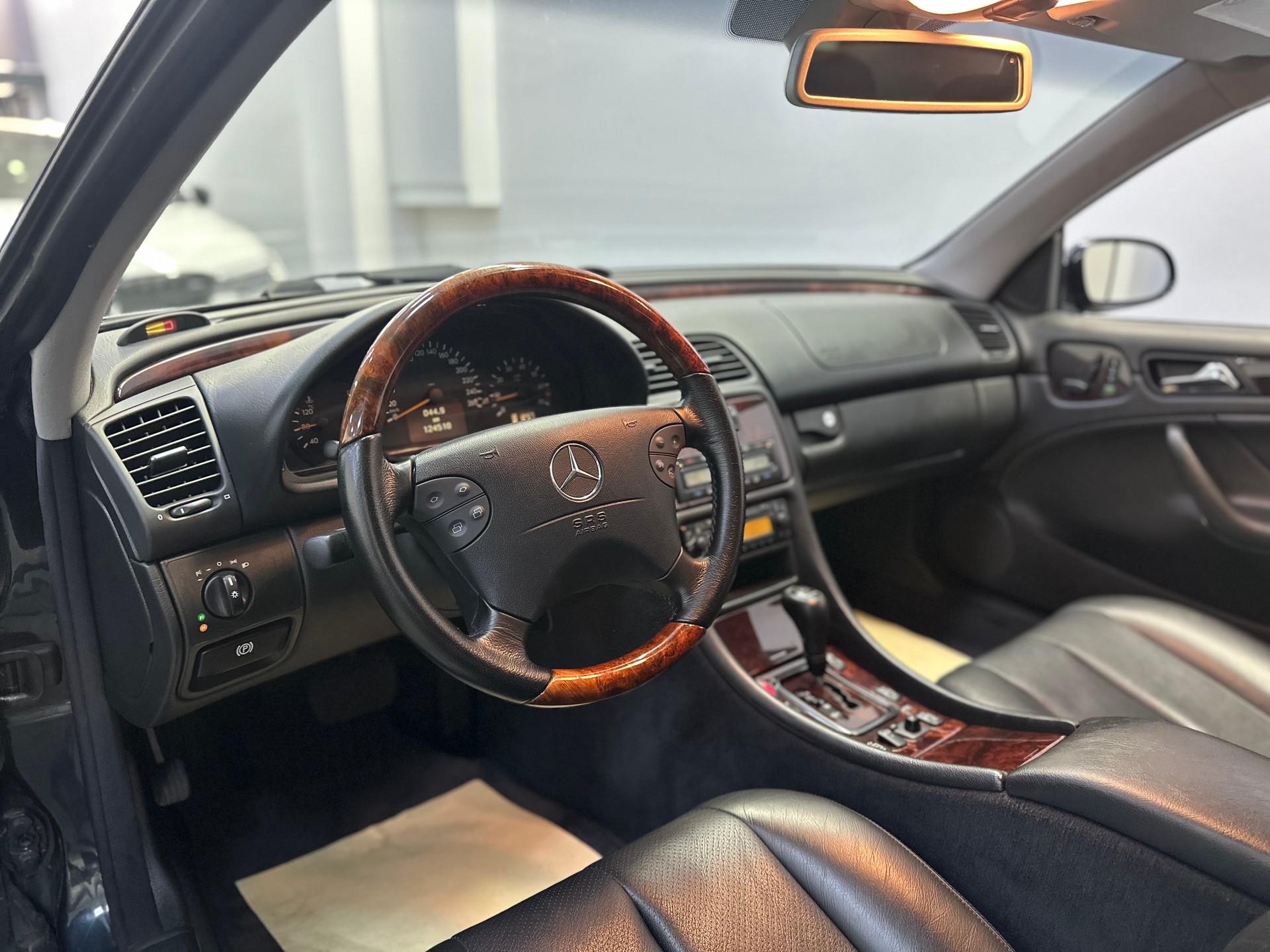 MERCEDES-BENZ CLK 320 Elégance Automatic-image-10