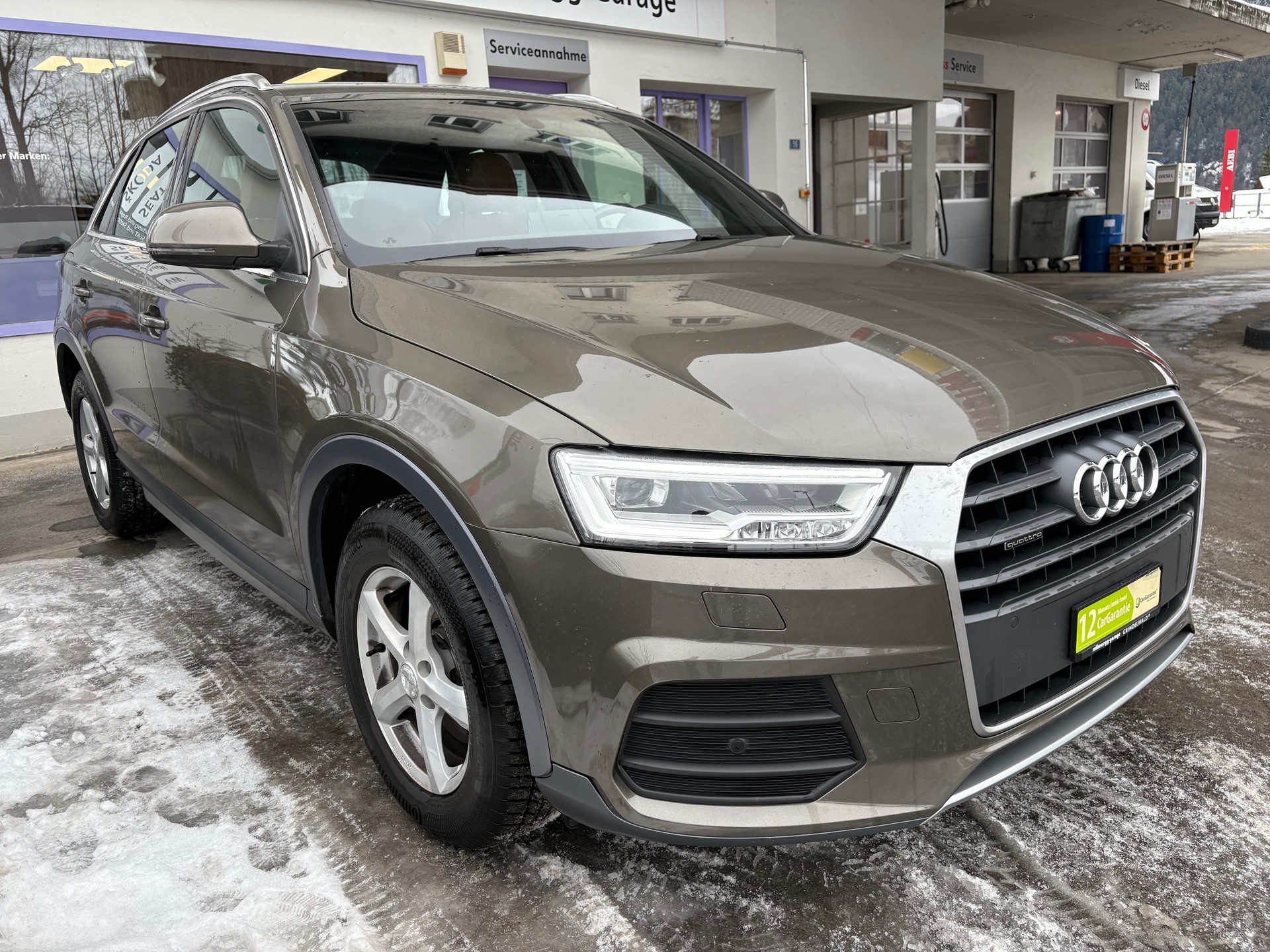 AUDI Q3 2.0 TDI quattro S-tronic-image-1