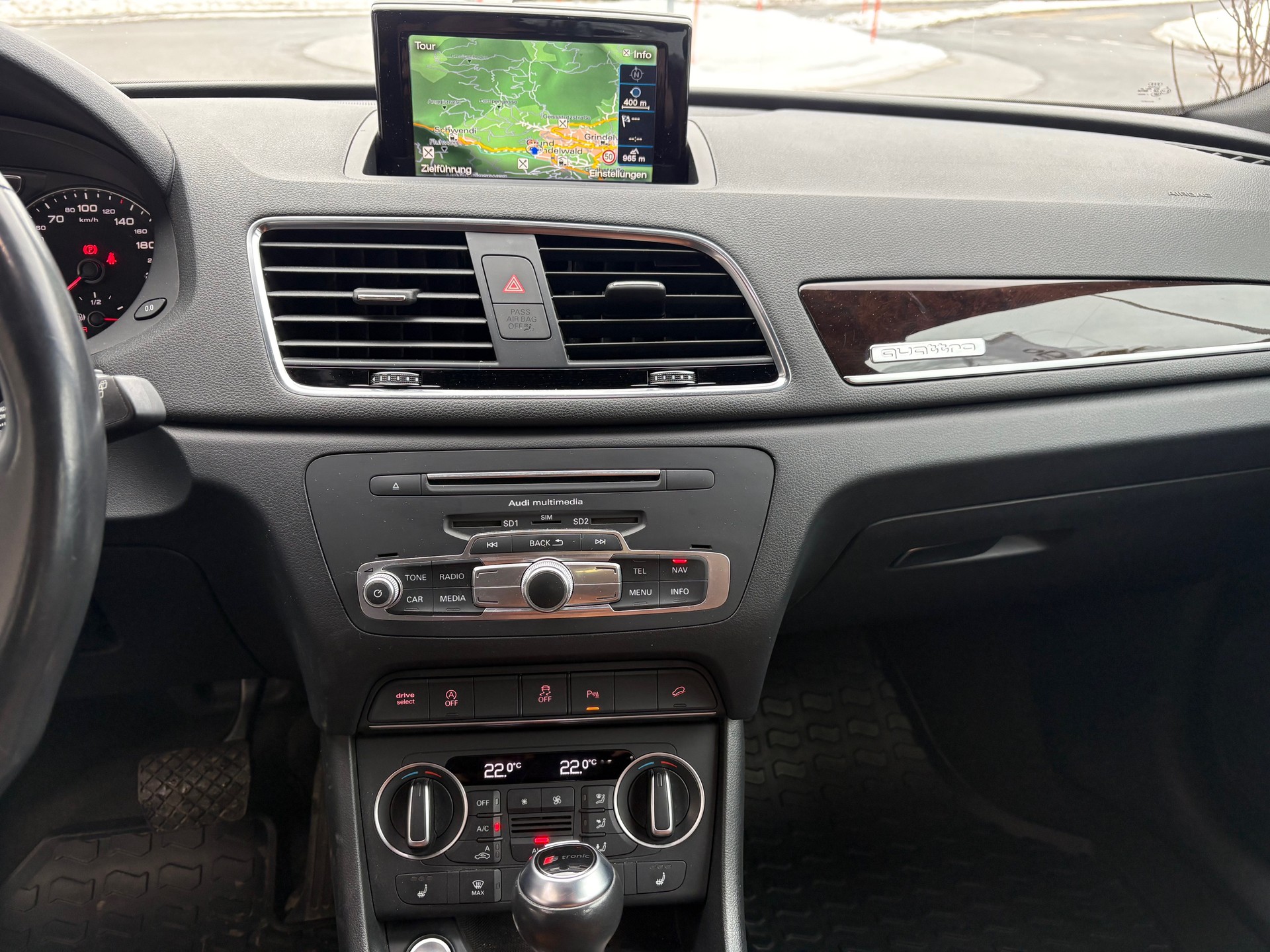 AUDI Q3 2.0 TDI quattro S-tronic-image-9
