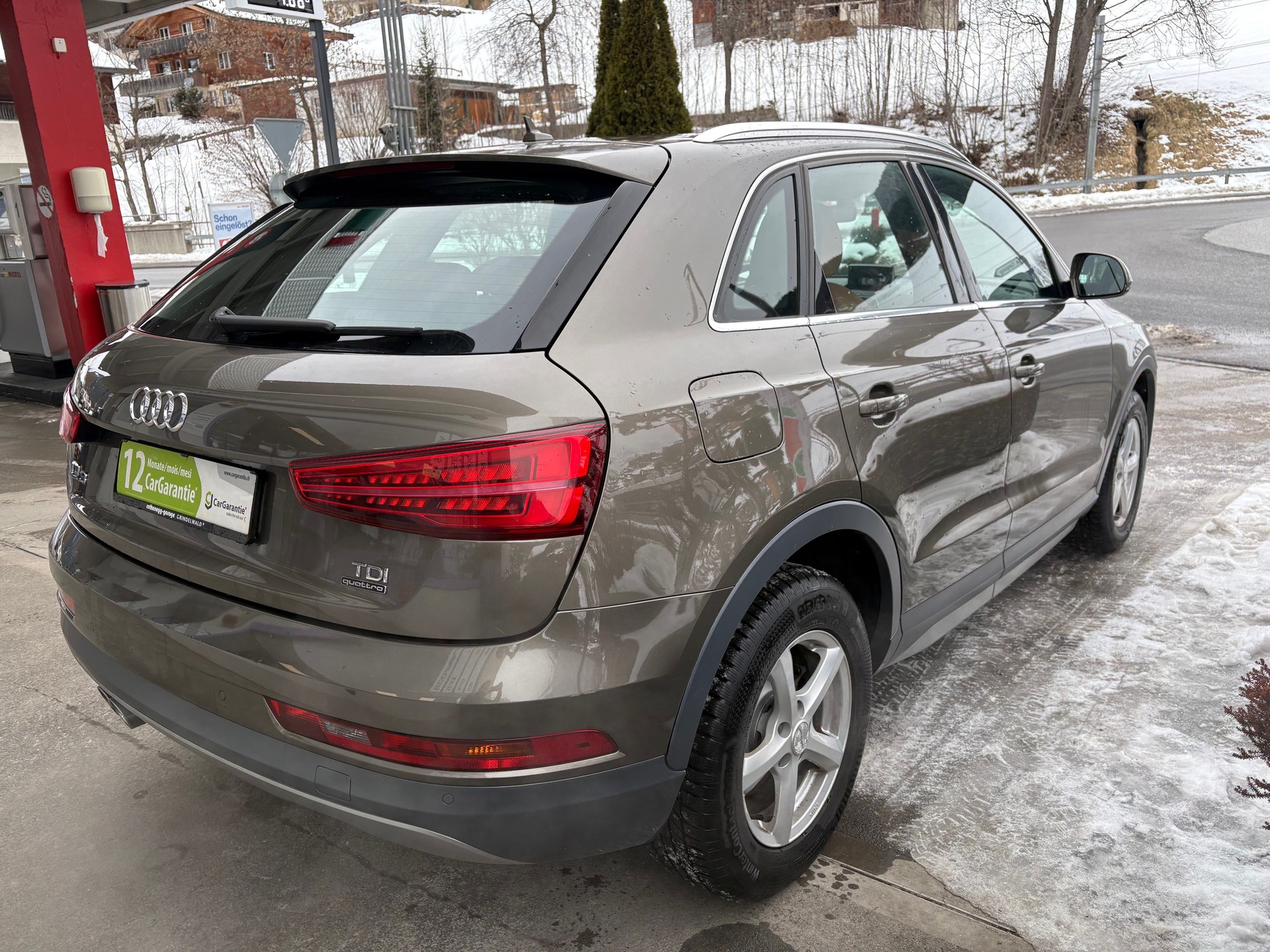 AUDI Q3 2.0 TDI quattro S-tronic-image-2