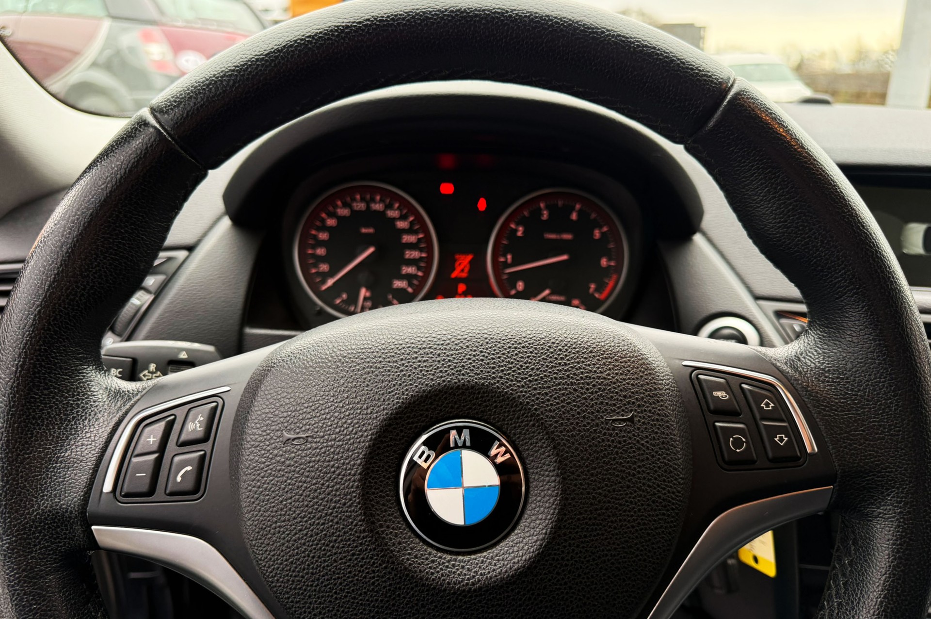 BMW X1 xDrive 20i Steptronic-image-12