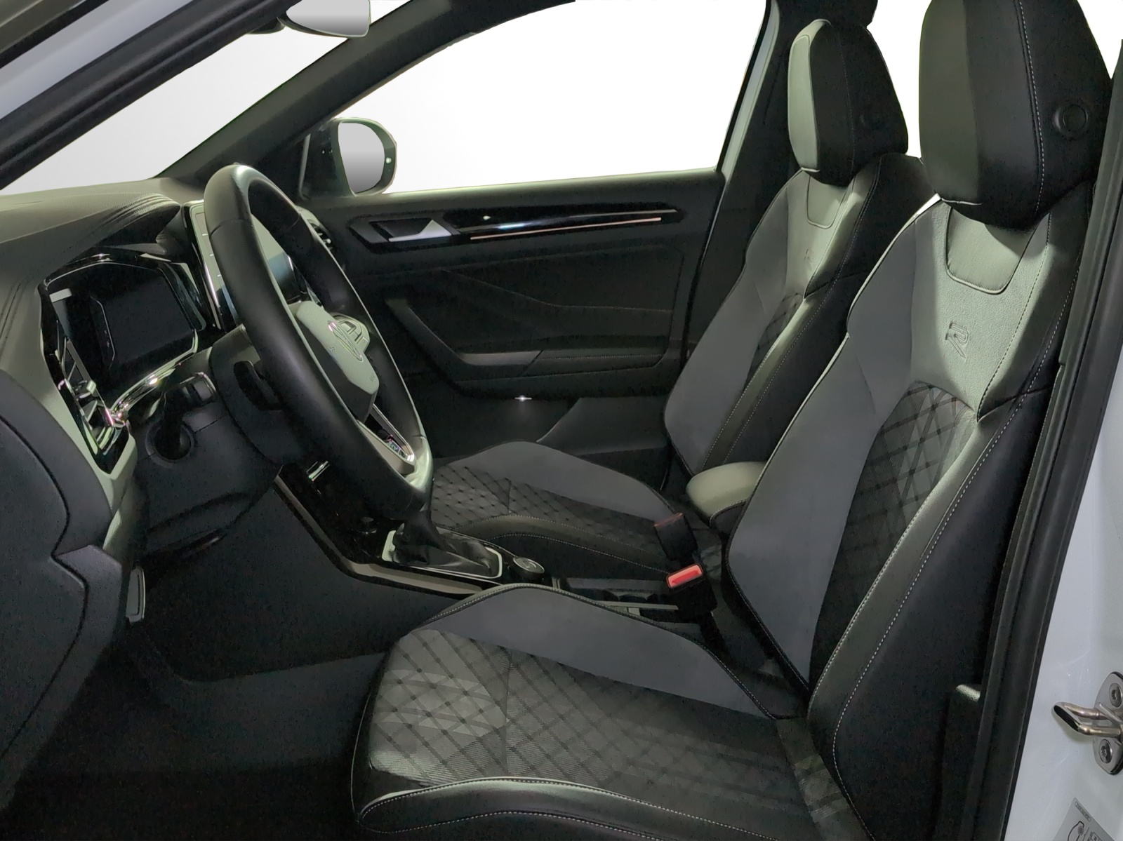 VW T-Roc 2.0 TSI R-Line DSG 4Motion-image-5