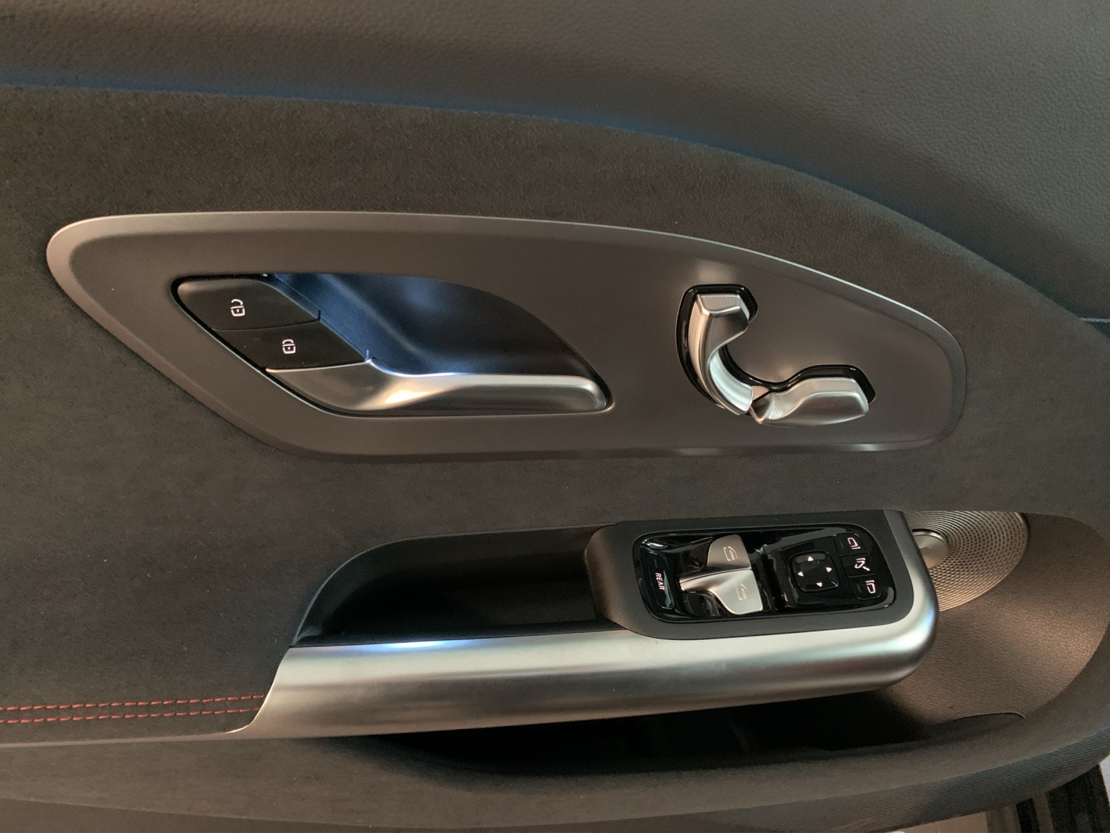MERCEDES-BENZ CLA 200 4MATIC-image-5